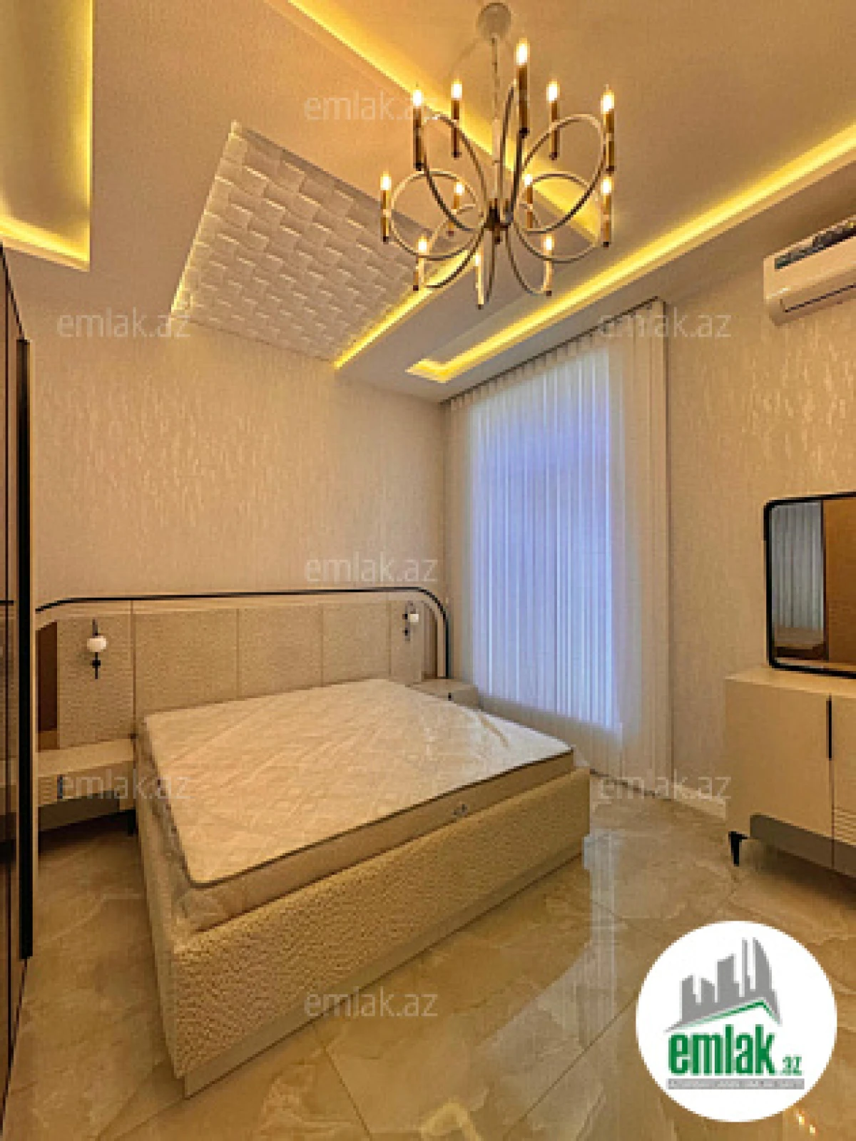 Satılır 6 otaqlı mənzil 300 m²