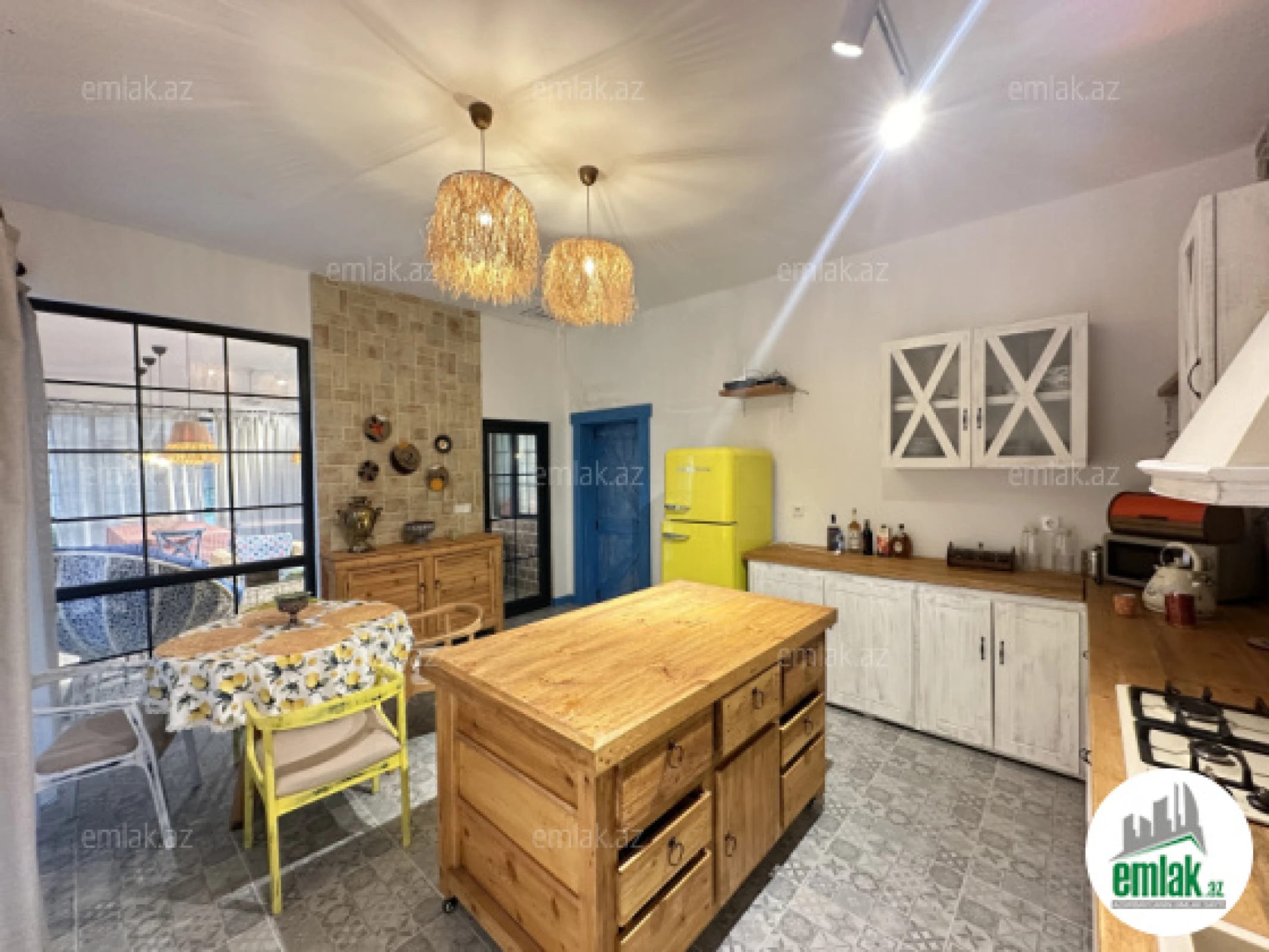 Satılır 4 otaqlı mənzil 140 m²