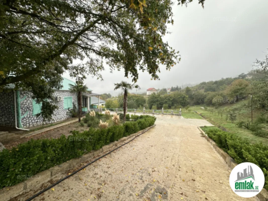 Satılır 4 otaqlı mənzil 140 m²