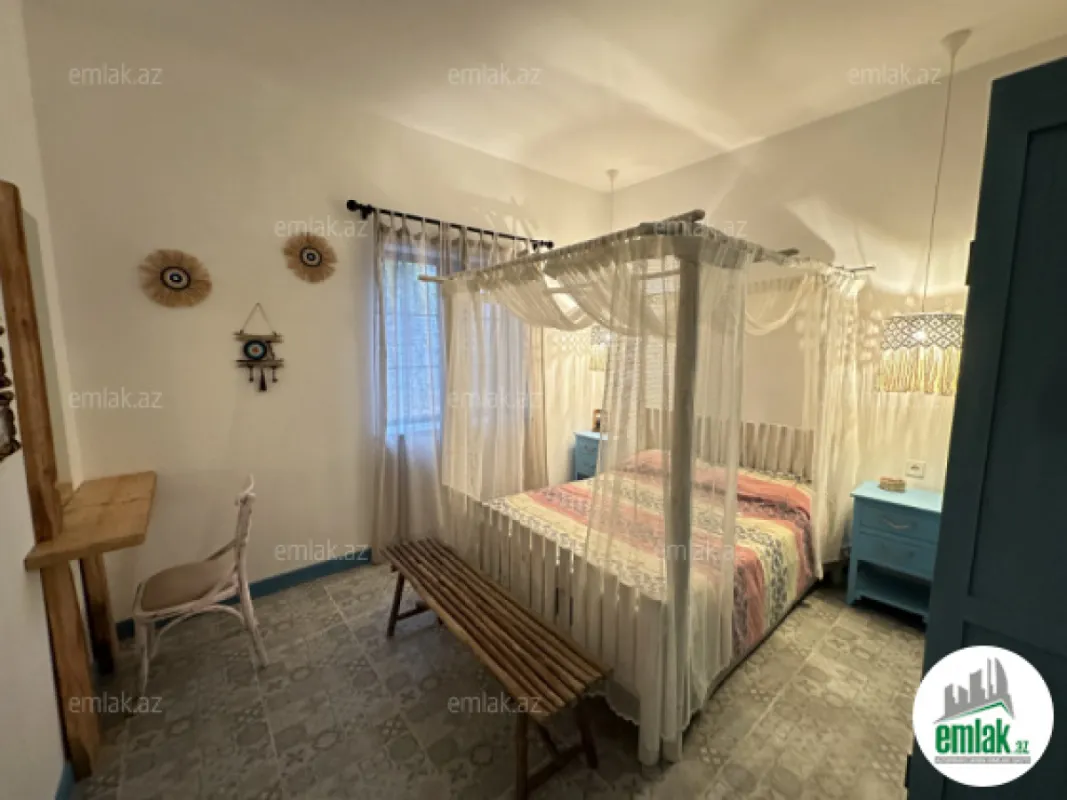 Satılır 4 otaqlı mənzil 140 m²