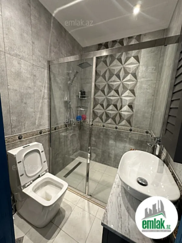 Satılır 4 otaqlı mənzil 140 m²