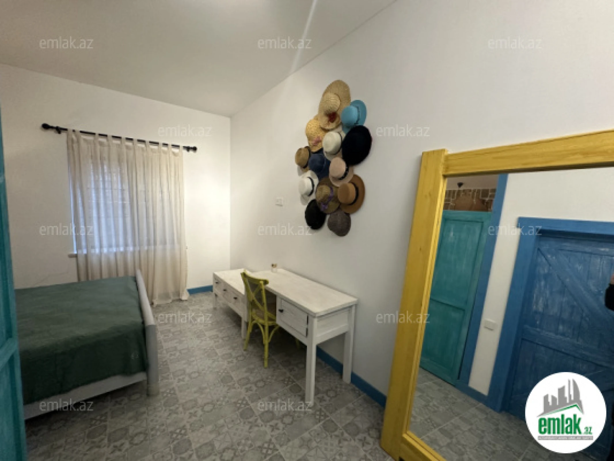Satılır 4 otaqlı mənzil 140 m²