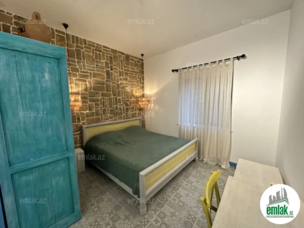 Satılır 4 otaqlı mənzil 140 m²