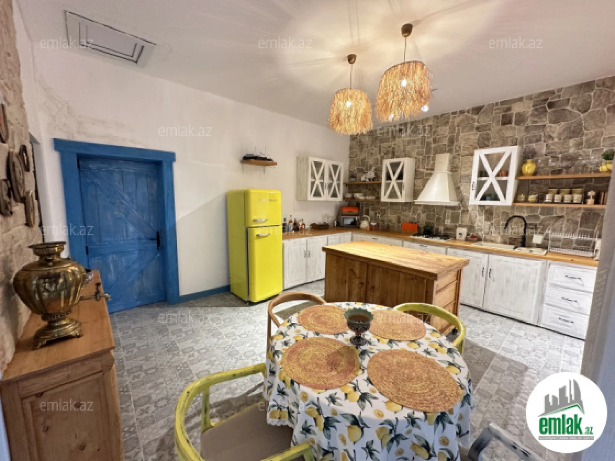 Satılır 4 otaqlı mənzil 140 m²