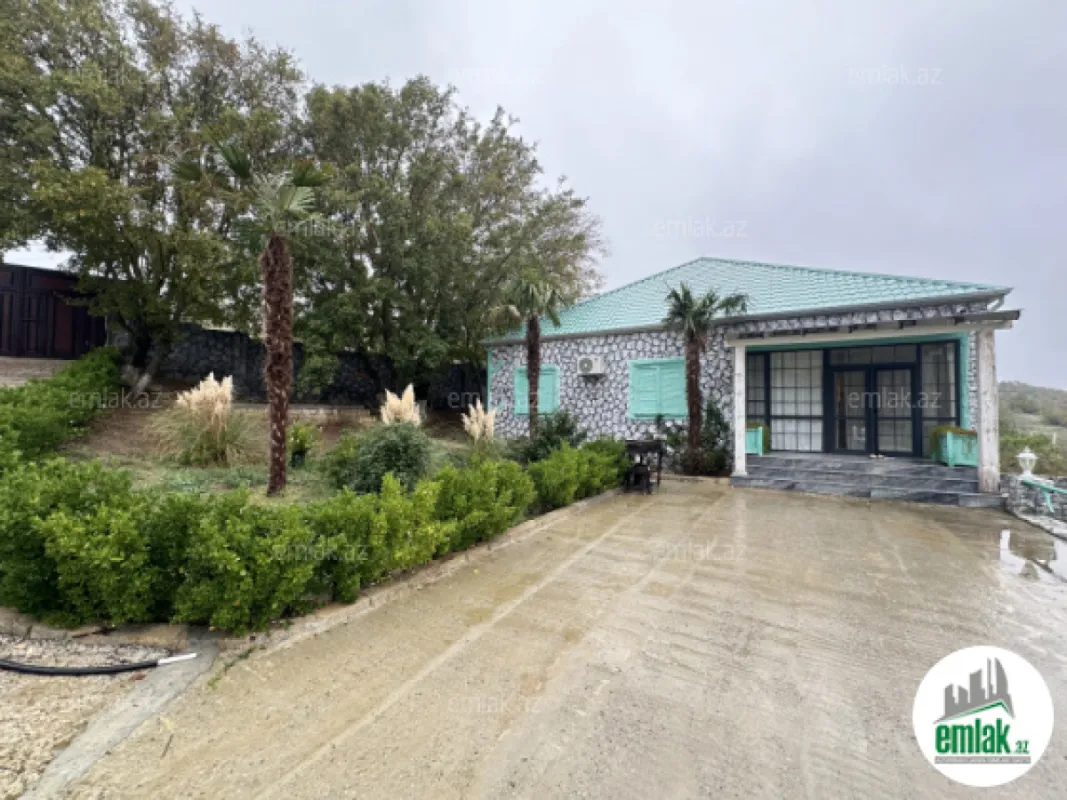 Satılır 4 otaqlı mənzil 140 m²