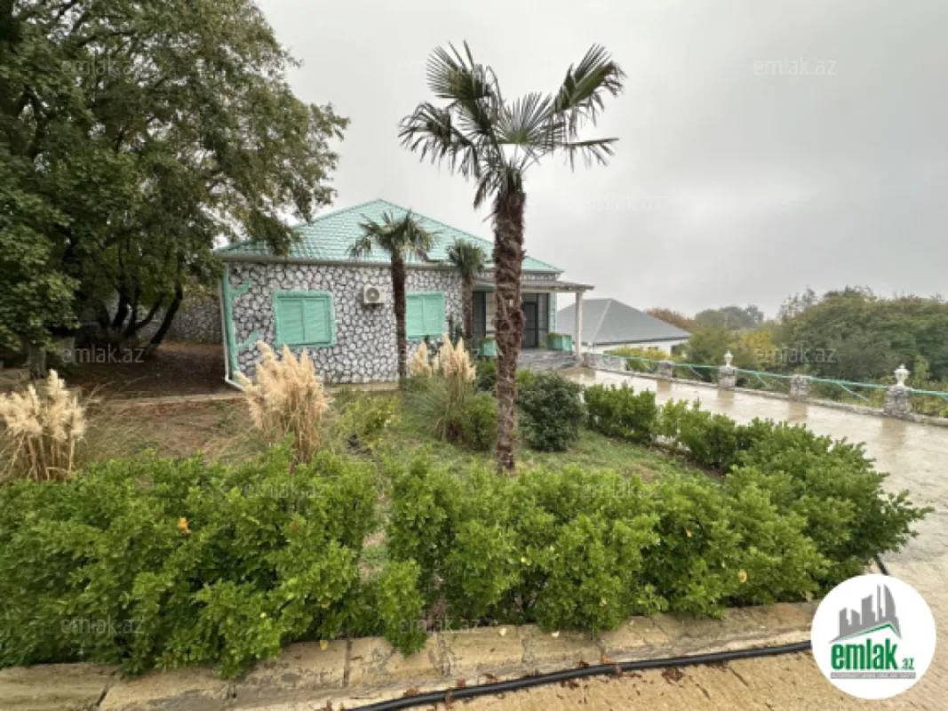 Satılır 4 otaqlı mənzil 140 m²