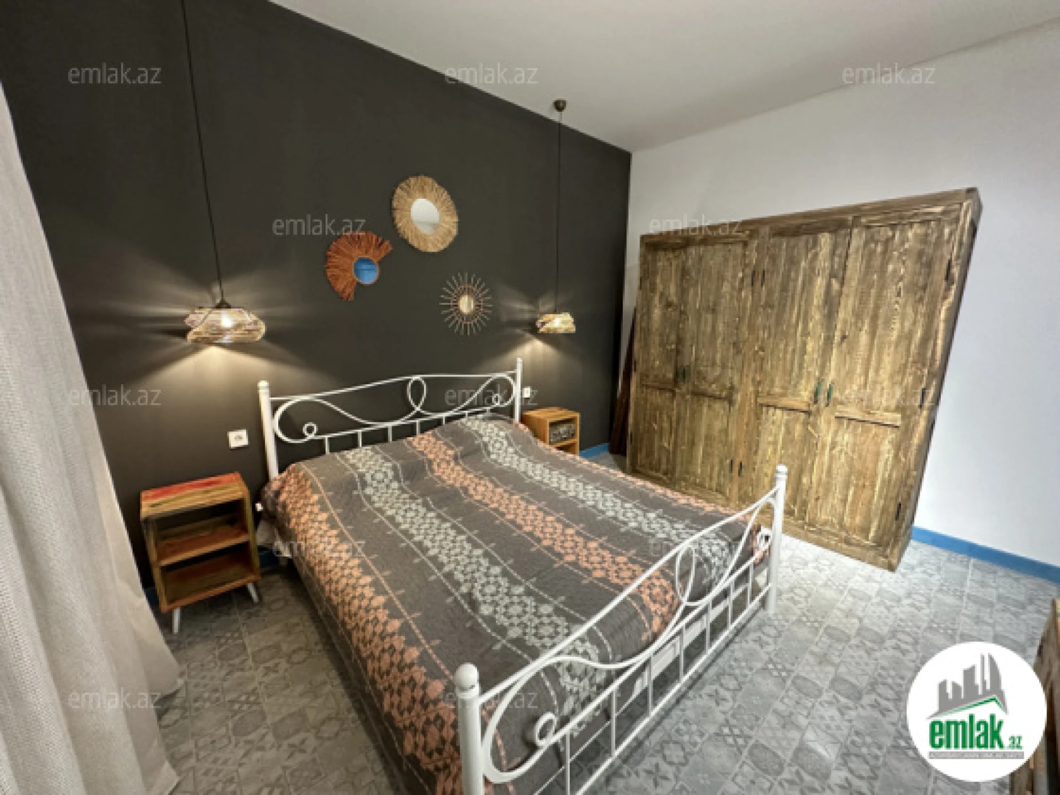 Satılır 4 otaqlı mənzil 140 m²