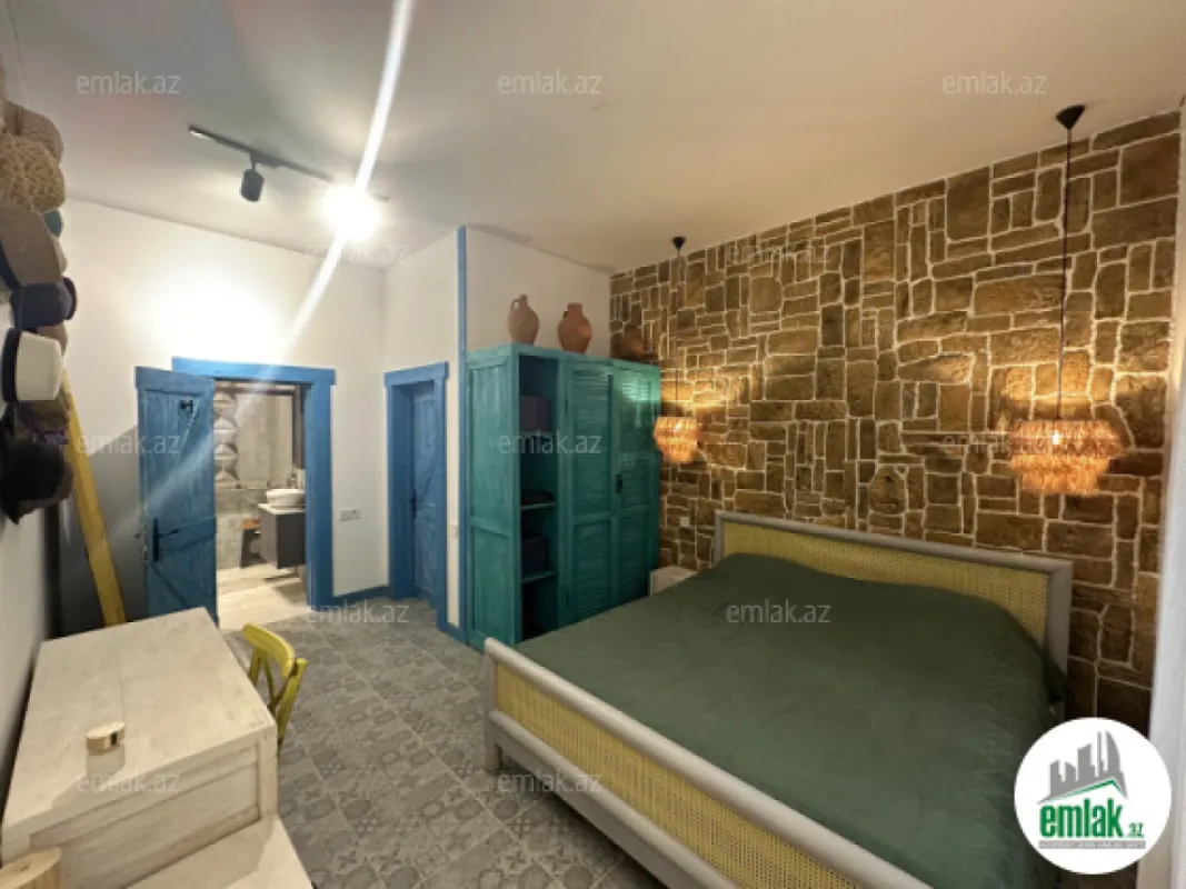 Satılır 4 otaqlı mənzil 140 m²