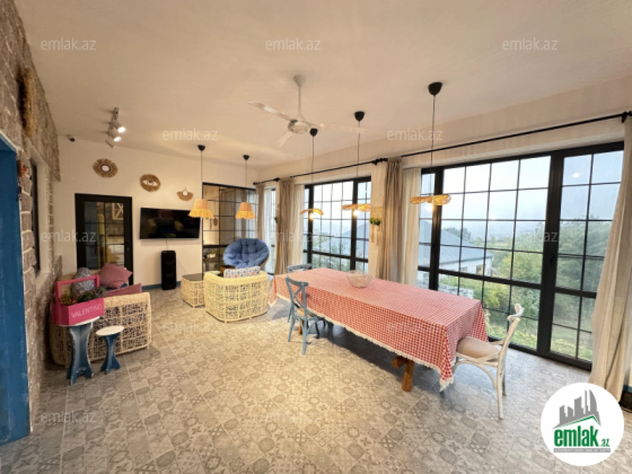 Satılır 4 otaqlı mənzil 140 m²