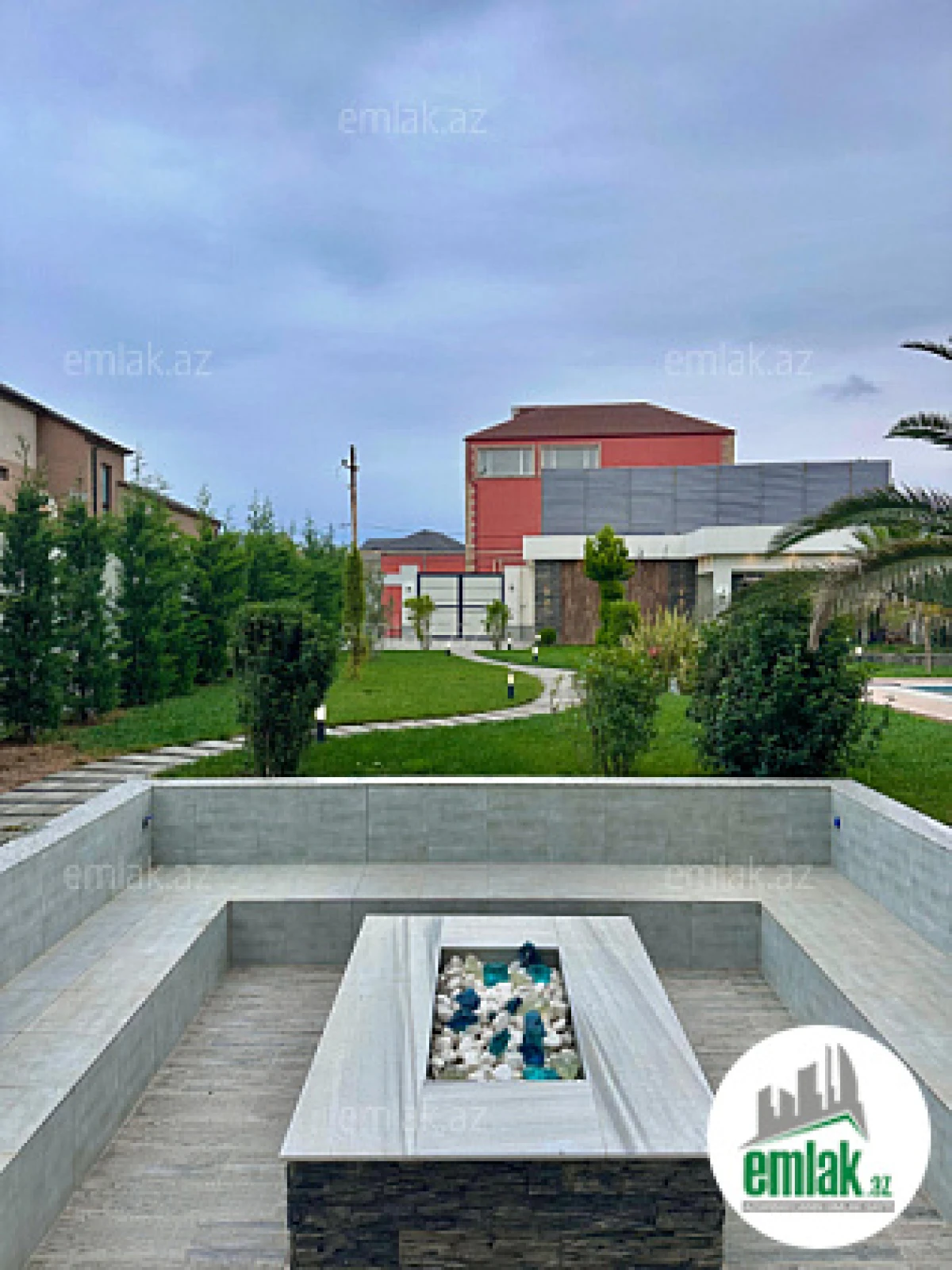 Satılır 6 otaqlı mənzil 350 m²