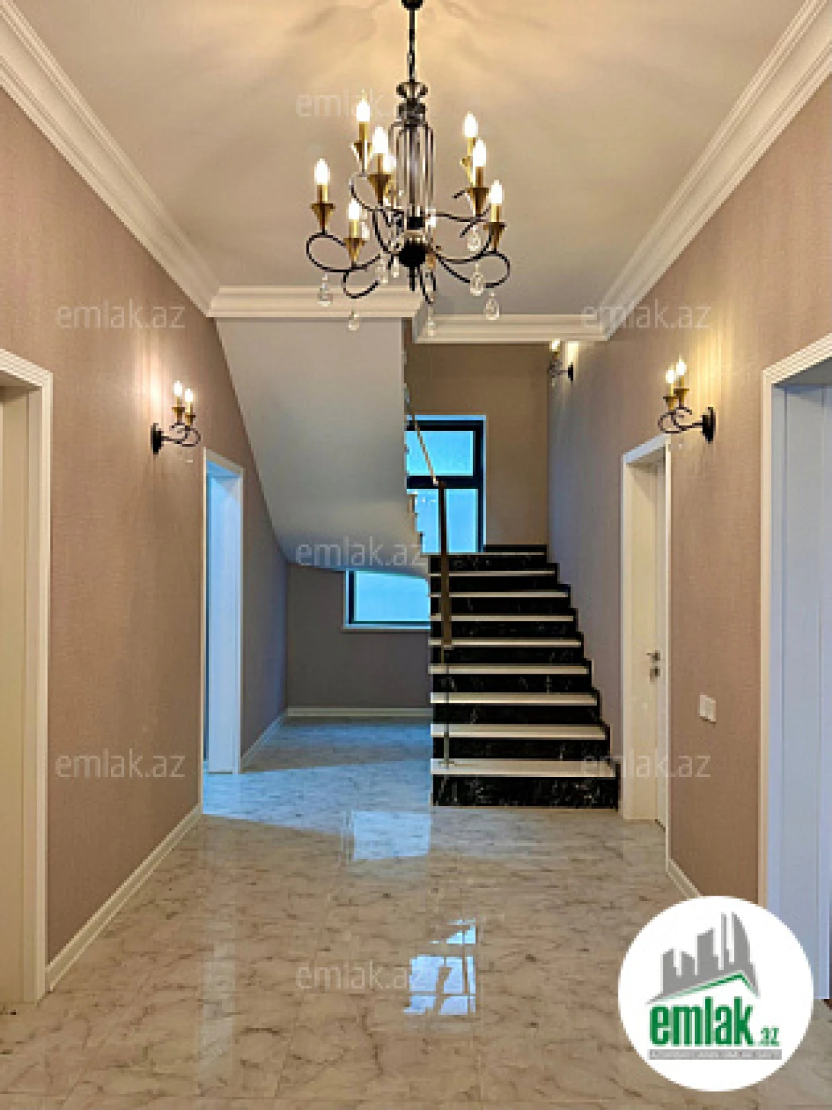 Satılır 6 otaqlı mənzil 350 m²