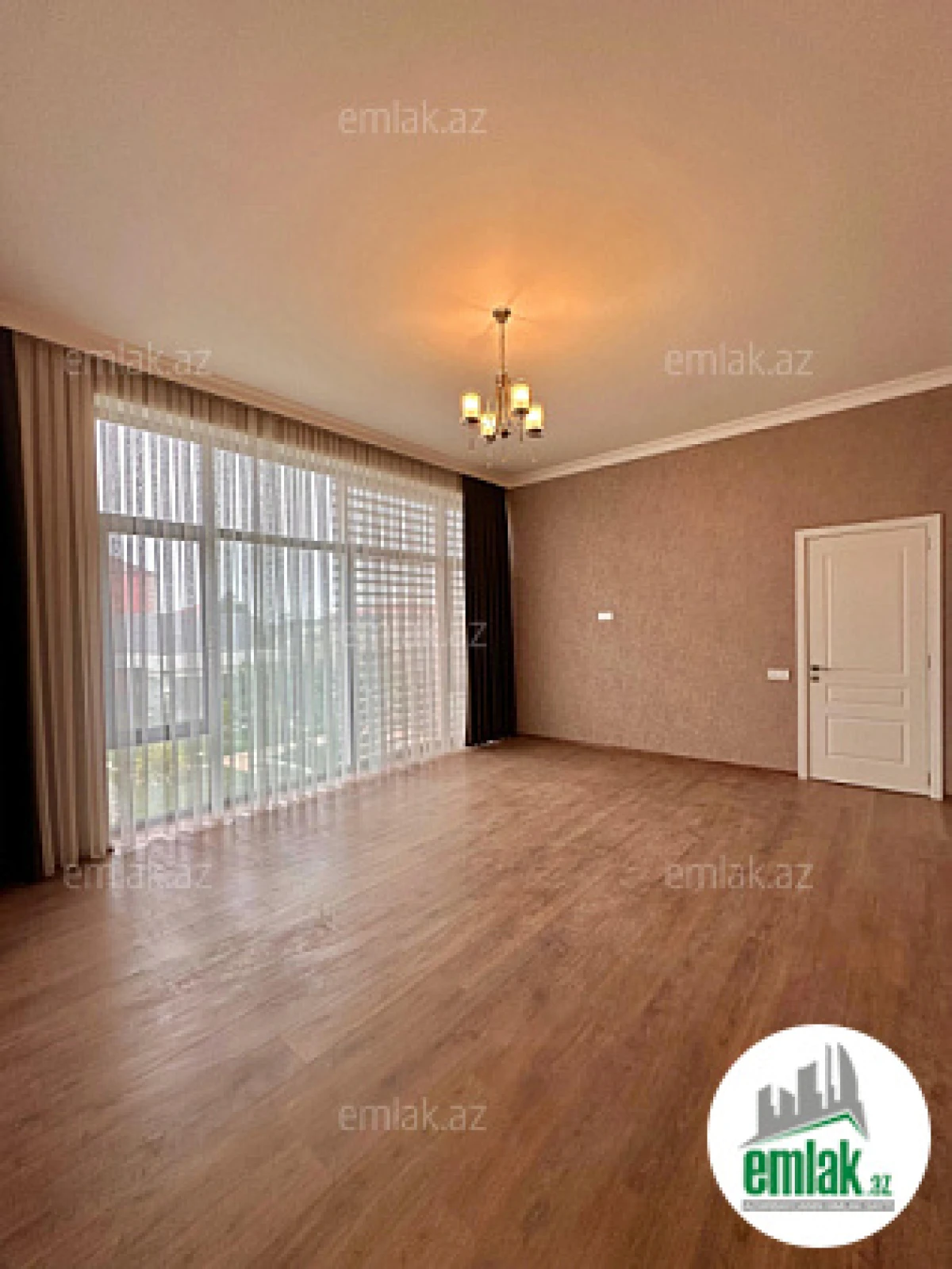 Satılır 6 otaqlı mənzil 350 m²