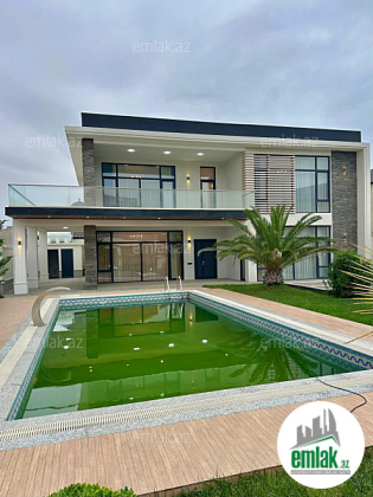 Satılır 6 otaqlı mənzil 350 m²