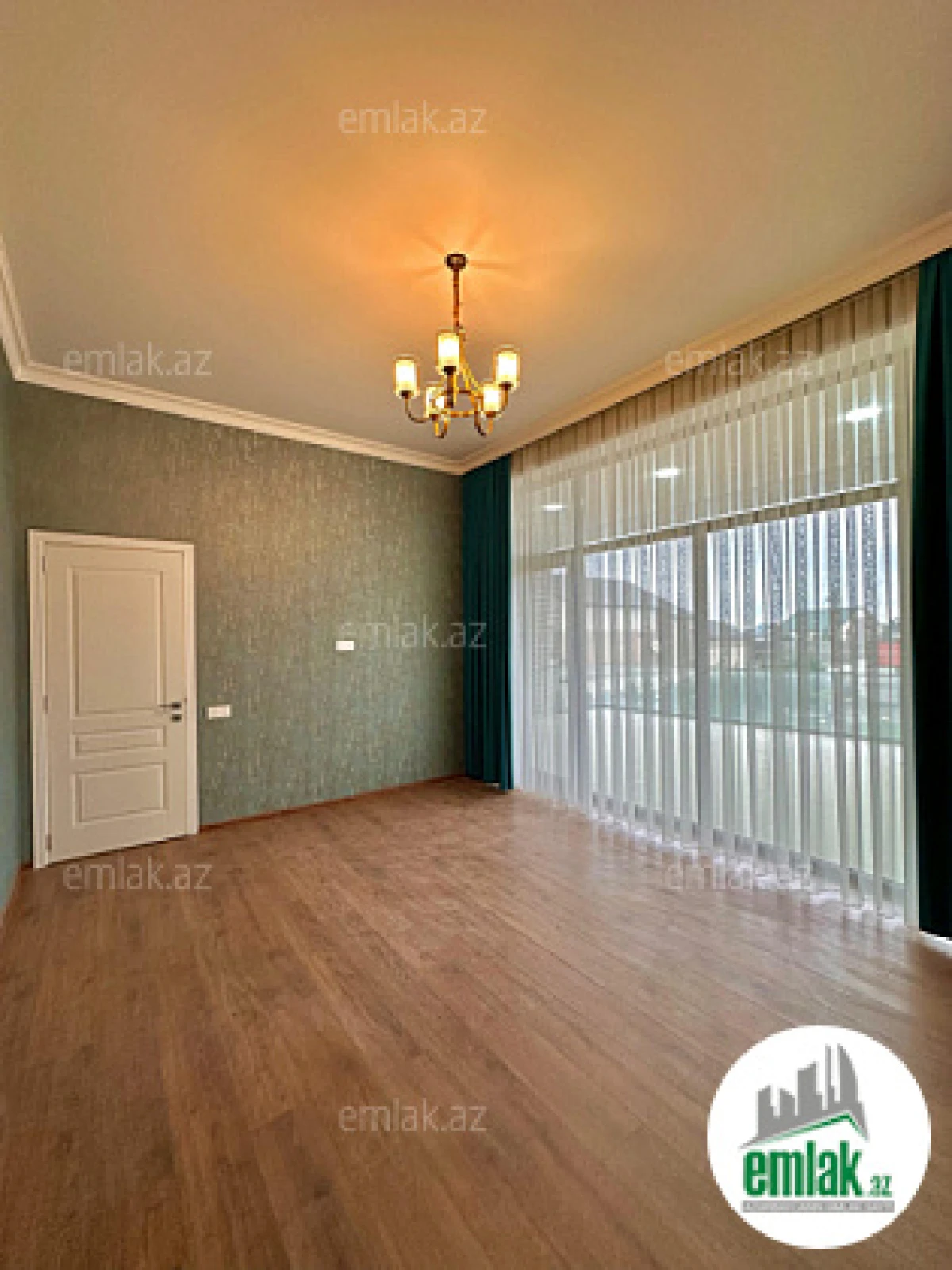 Satılır 6 otaqlı mənzil 350 m²