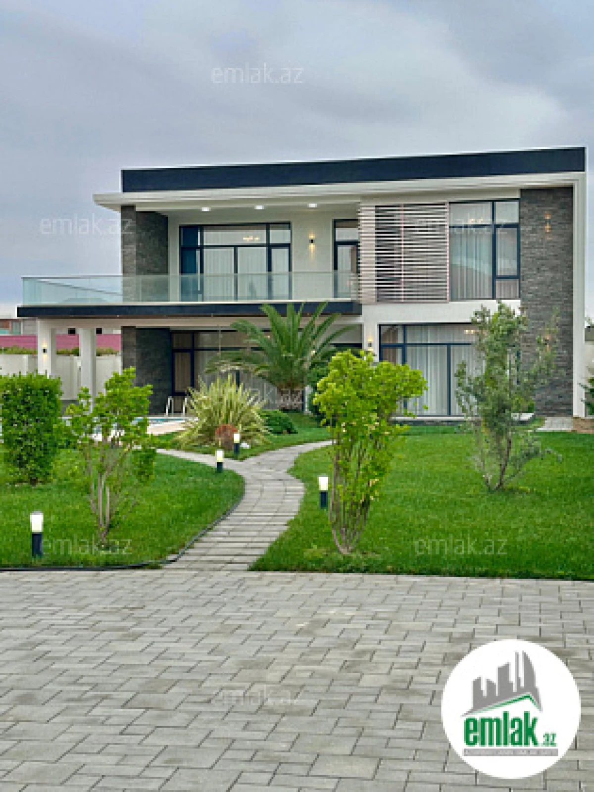 Satılır 6 otaqlı mənzil 350 m²