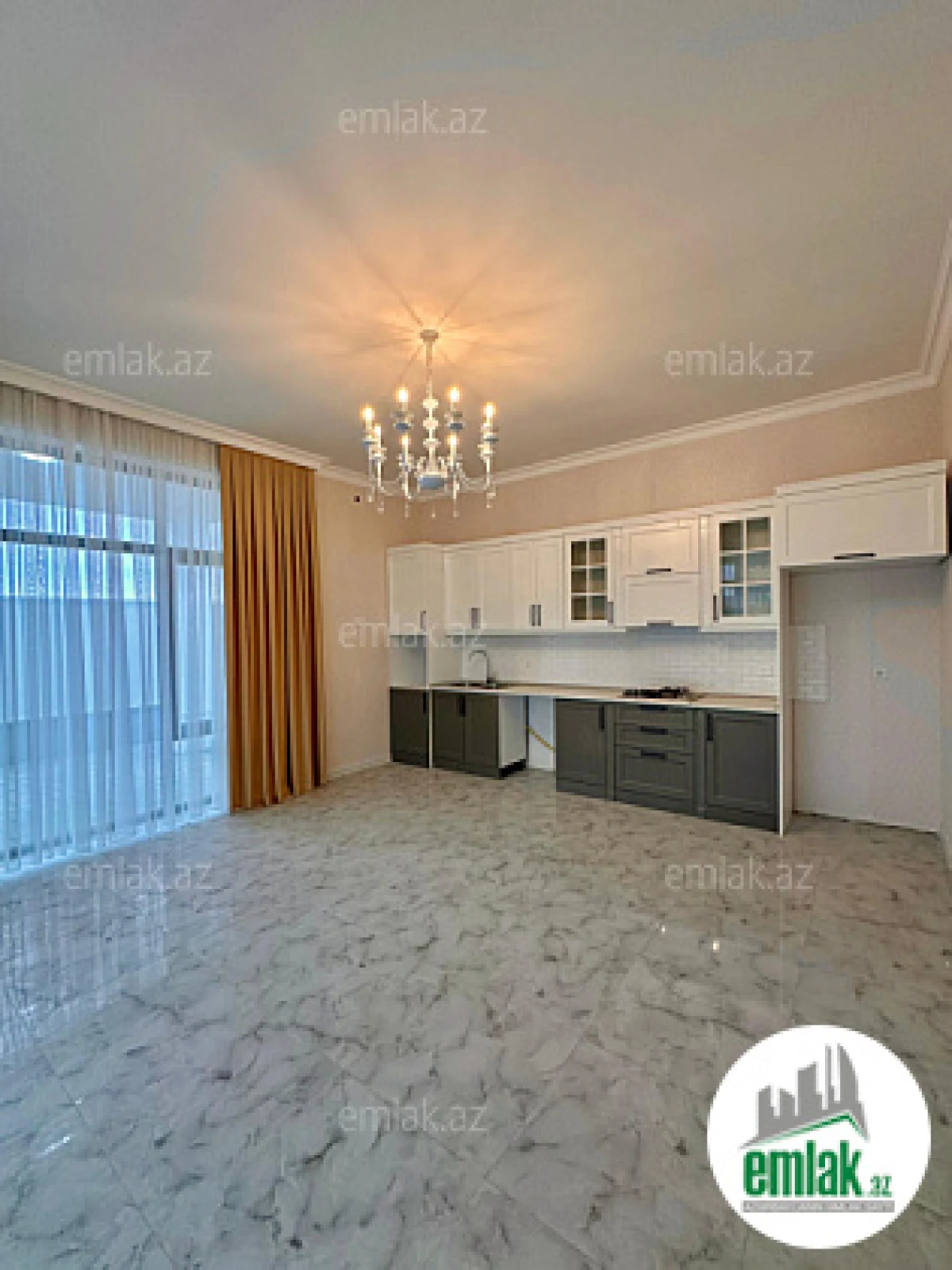 Satılır 6 otaqlı mənzil 350 m²