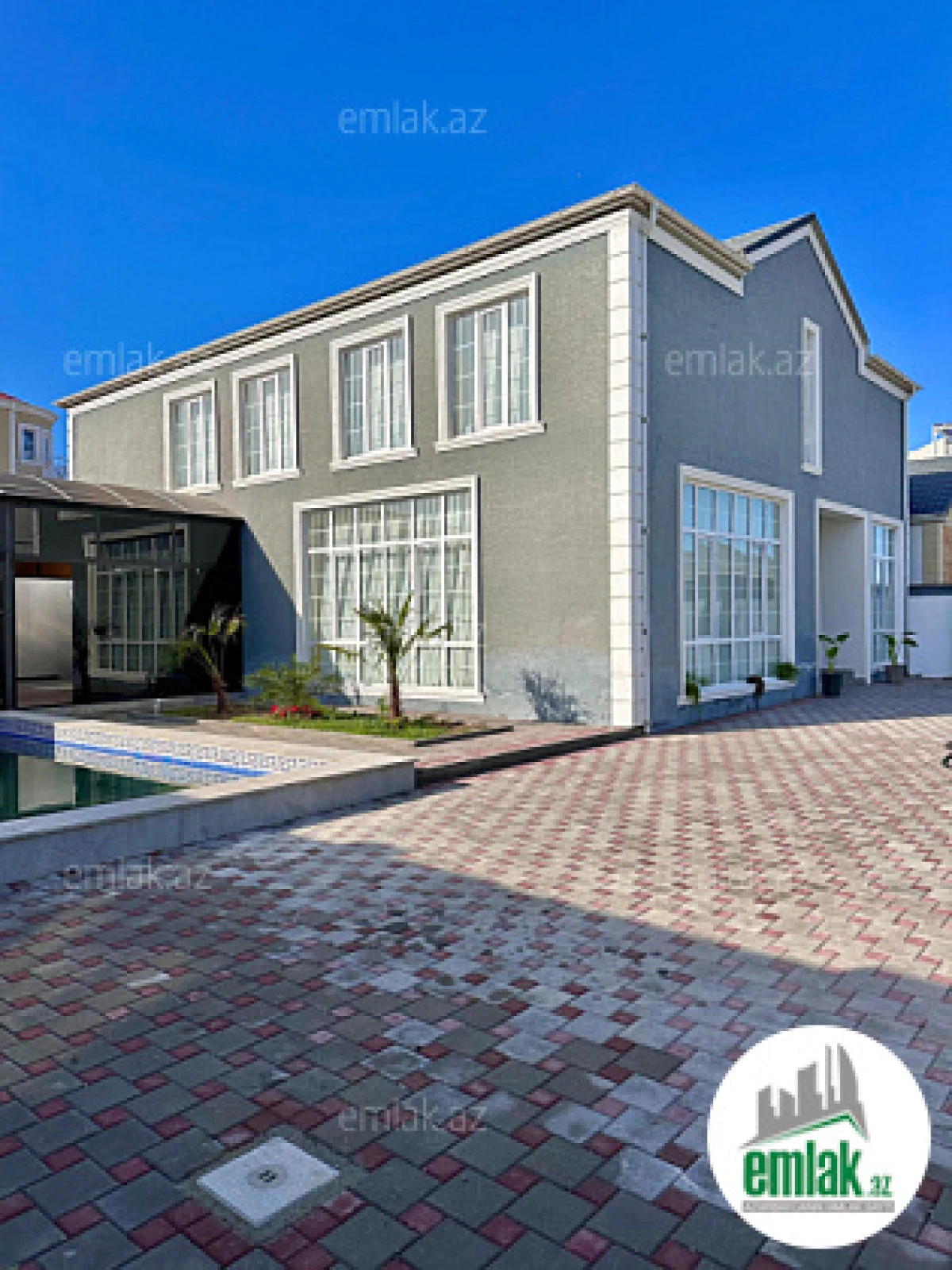Satılır 6 otaqlı mənzil 330 m²