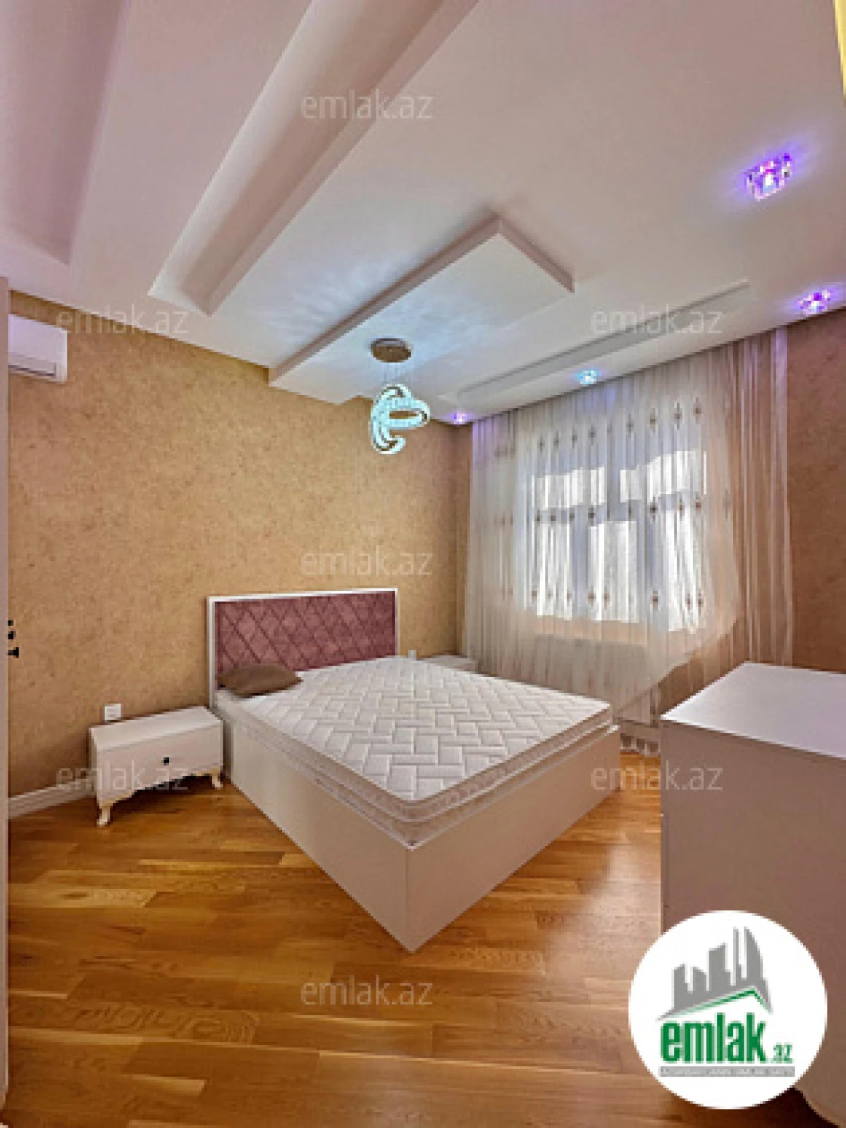 Satılır 6 otaqlı mənzil 250 m²