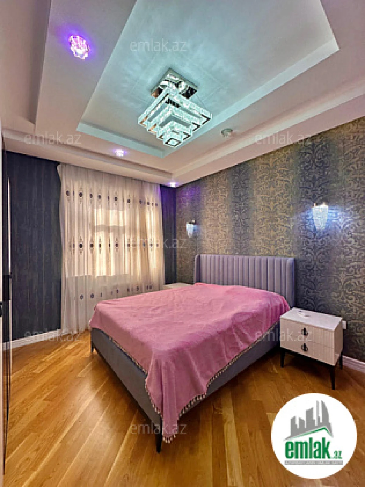 Satılır 6 otaqlı mənzil 250 m²