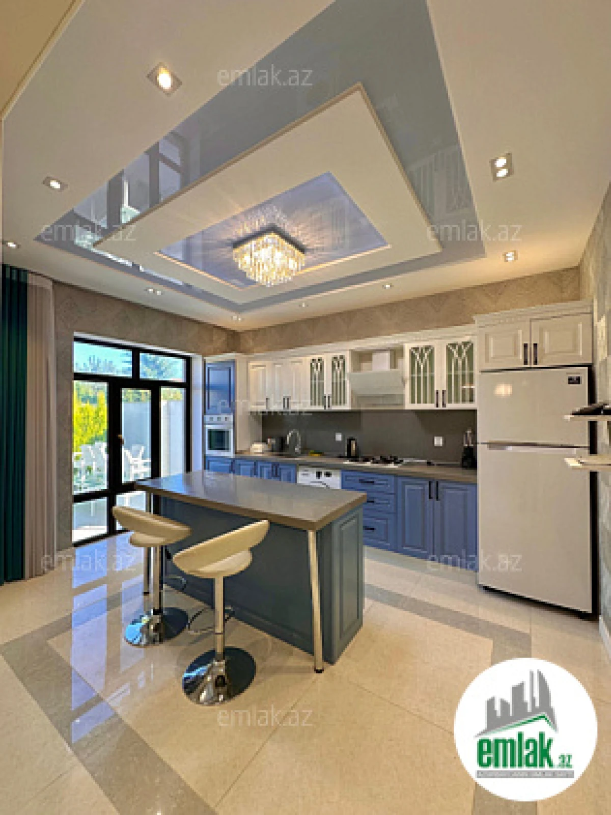 Satılır 6 otaqlı mənzil 250 m²