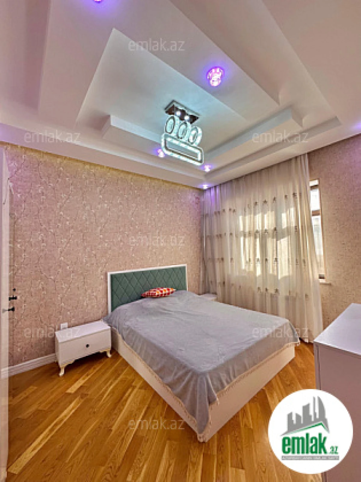 Satılır 6 otaqlı mənzil 250 m²
