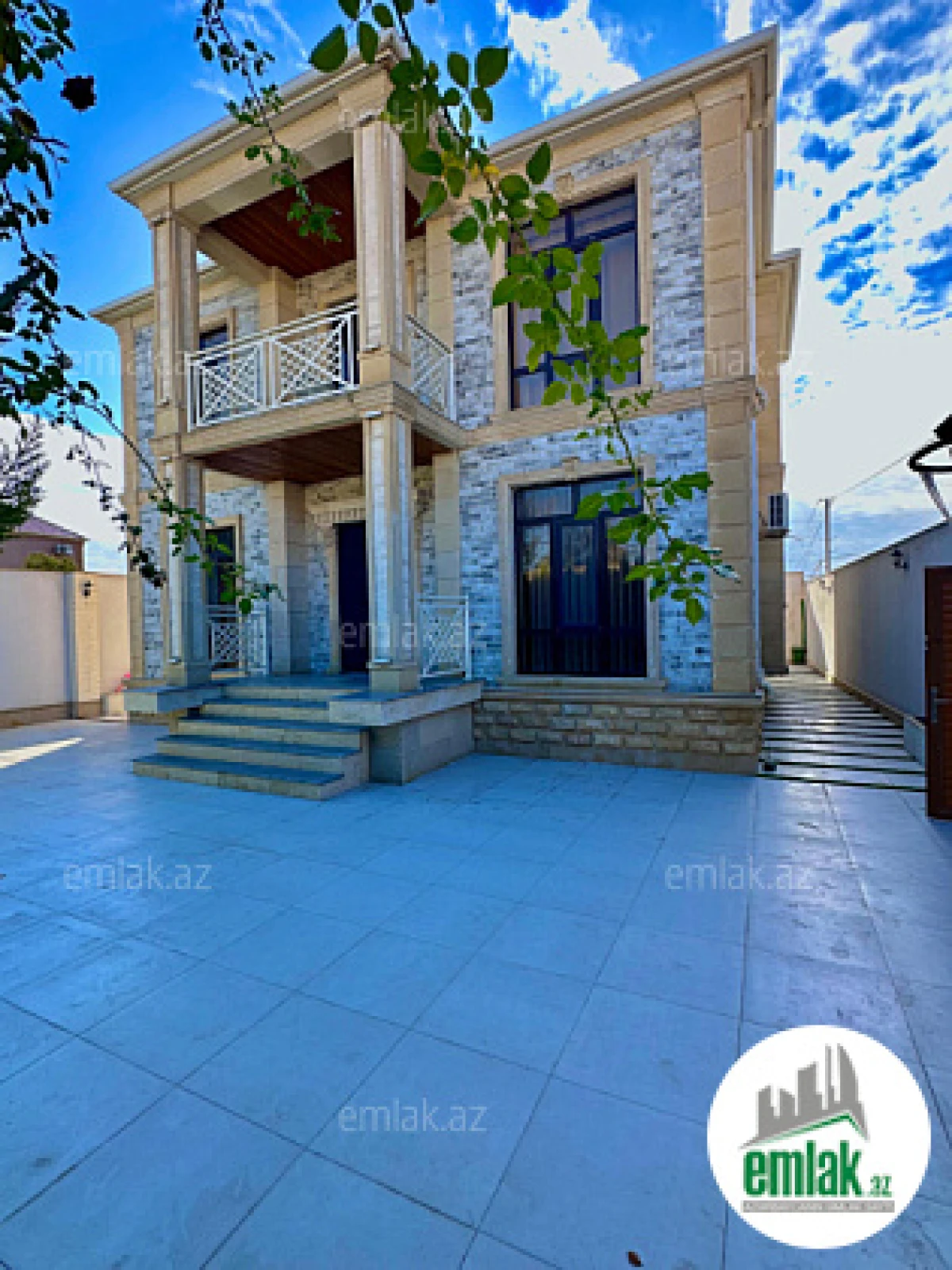 Satılır 6 otaqlı mənzil 250 m²