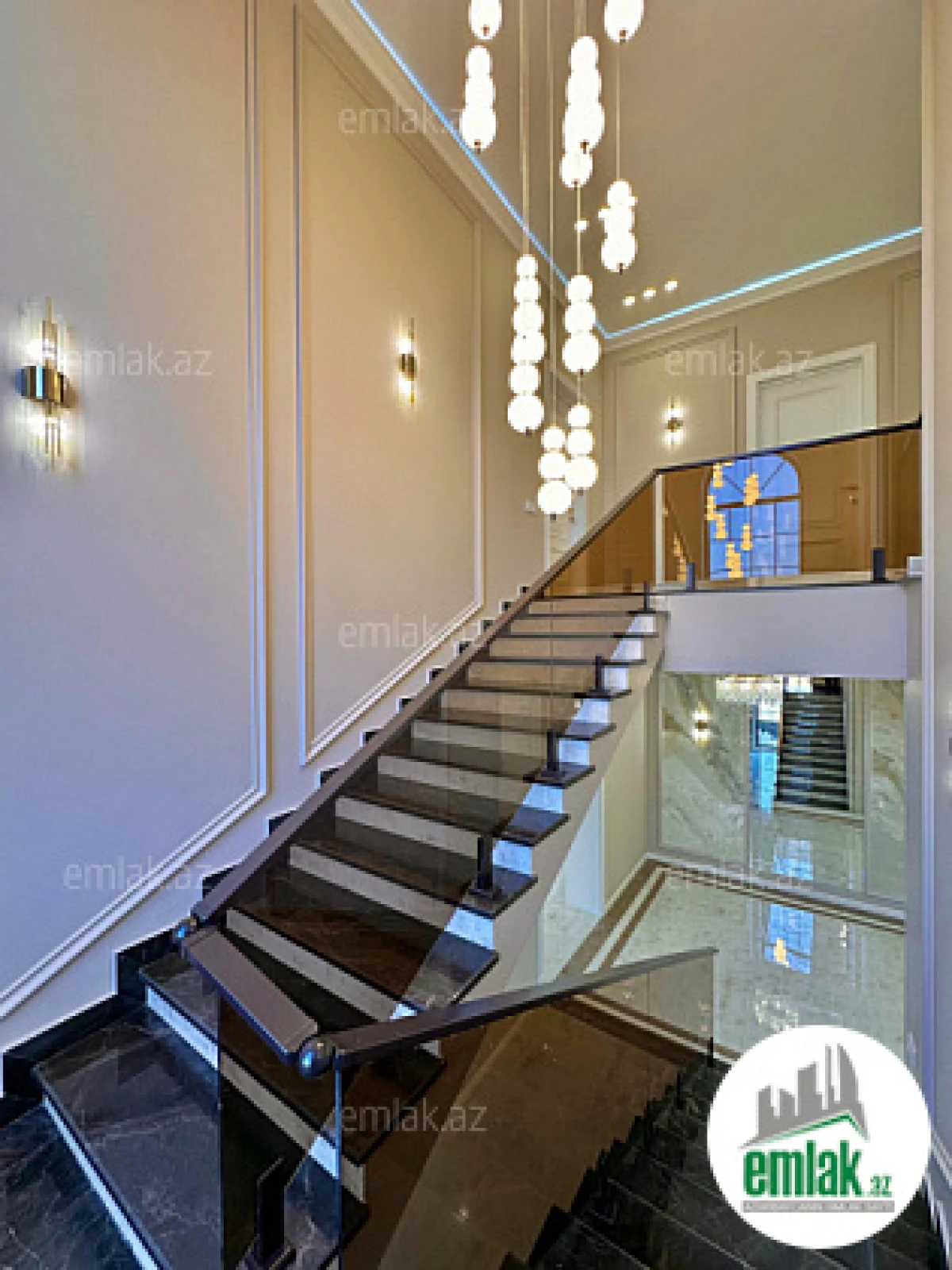 Satılır 6 otaqlı mənzil 460 m²