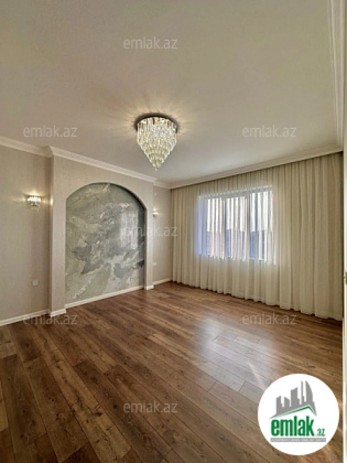 Satılır 6 otaqlı mənzil 460 m²