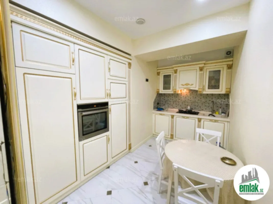 Satılır 3 otaqlı yeni tikili 110 m²