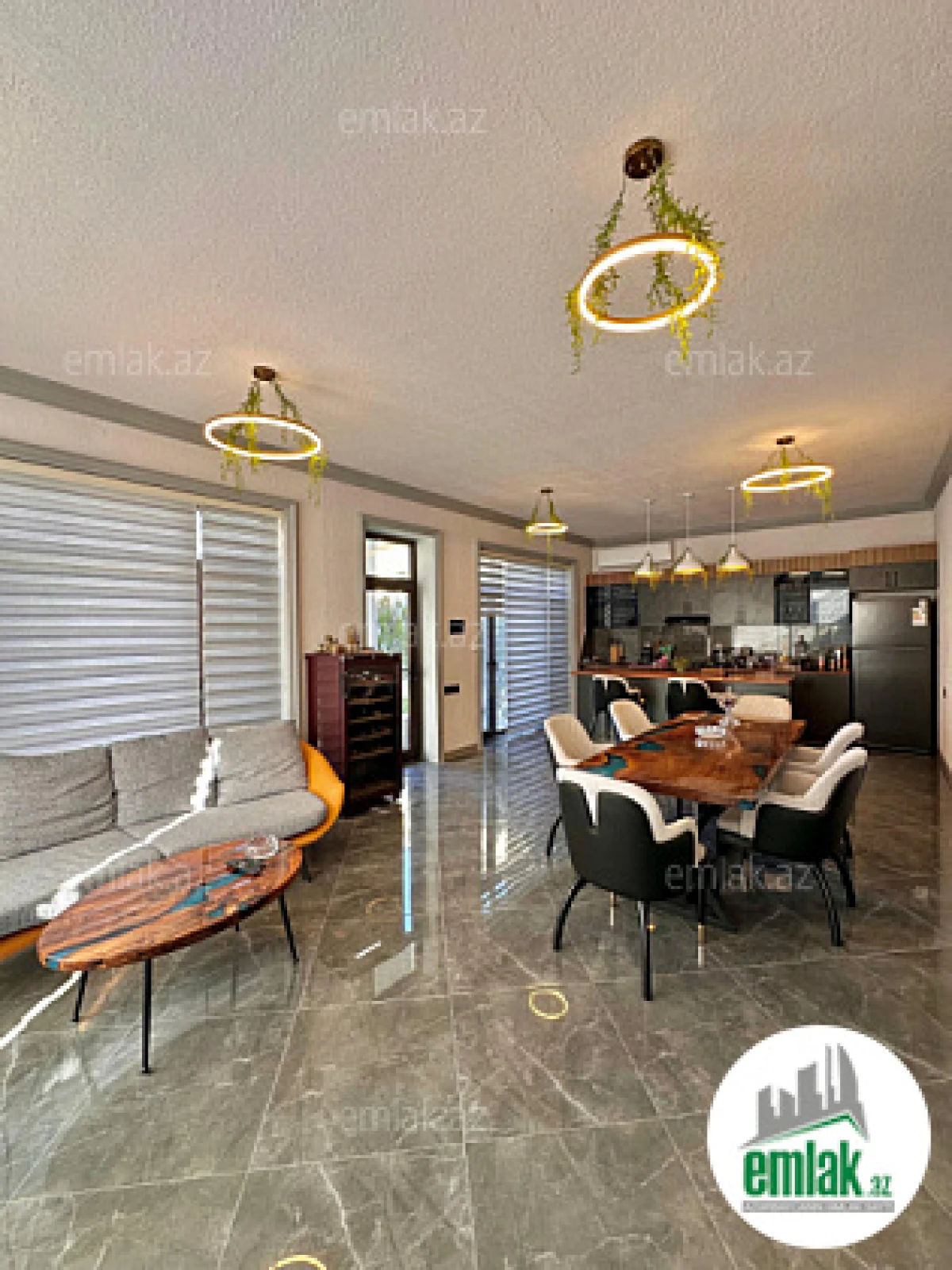 Satılır 6 otaqlı mənzil 360 m²