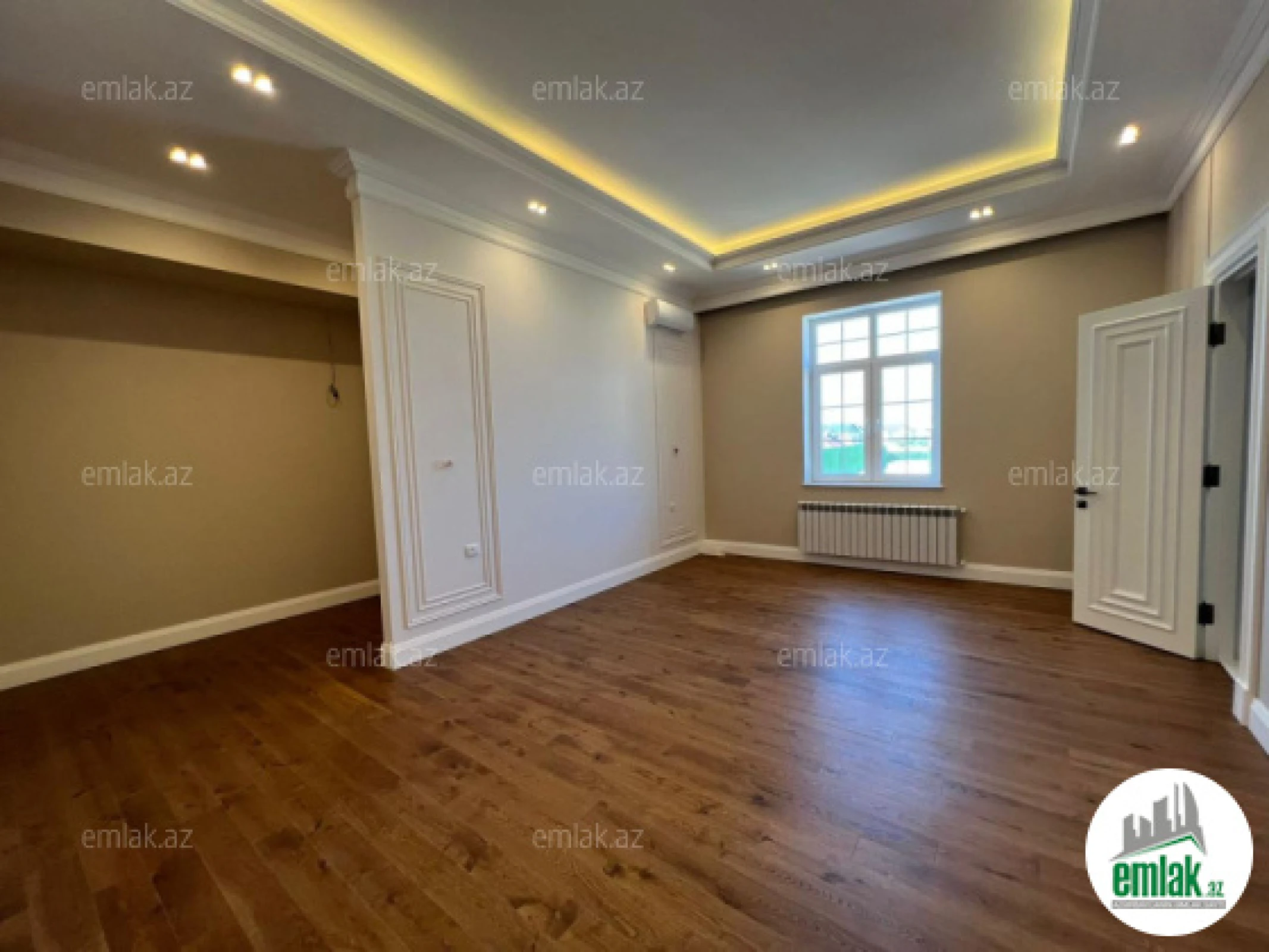 Satılır 6 otaqlı mənzil 450 m²