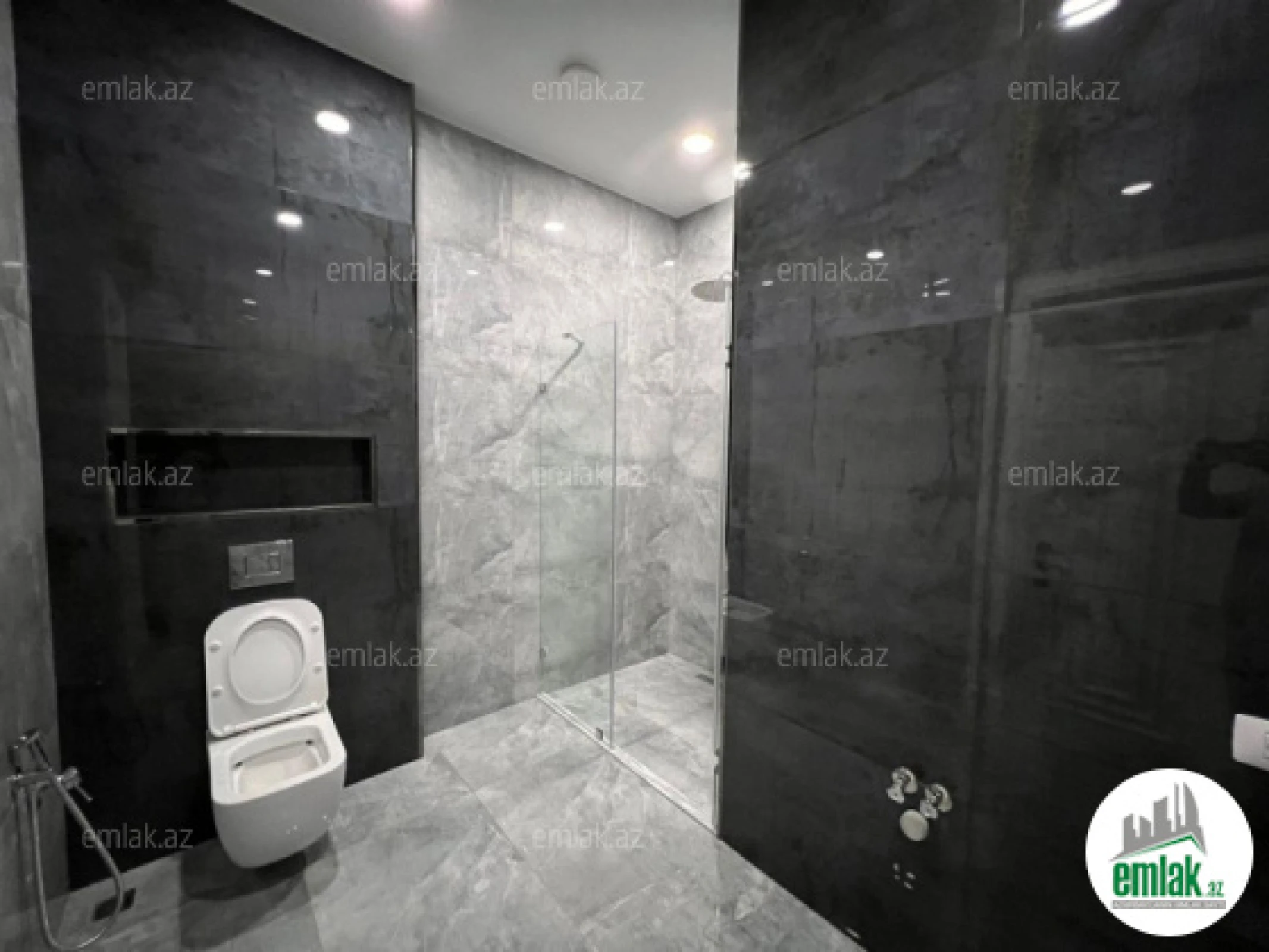 Satılır 6 otaqlı mənzil 450 m²