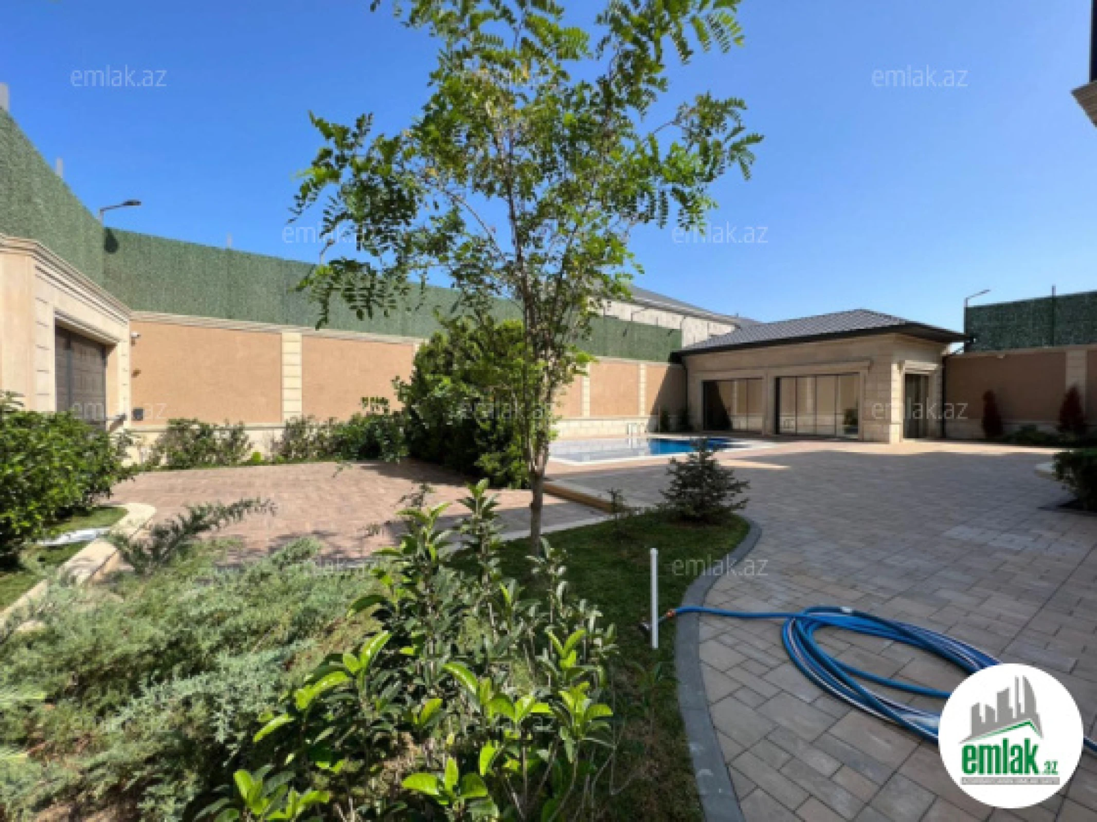 Satılır 6 otaqlı mənzil 450 m²