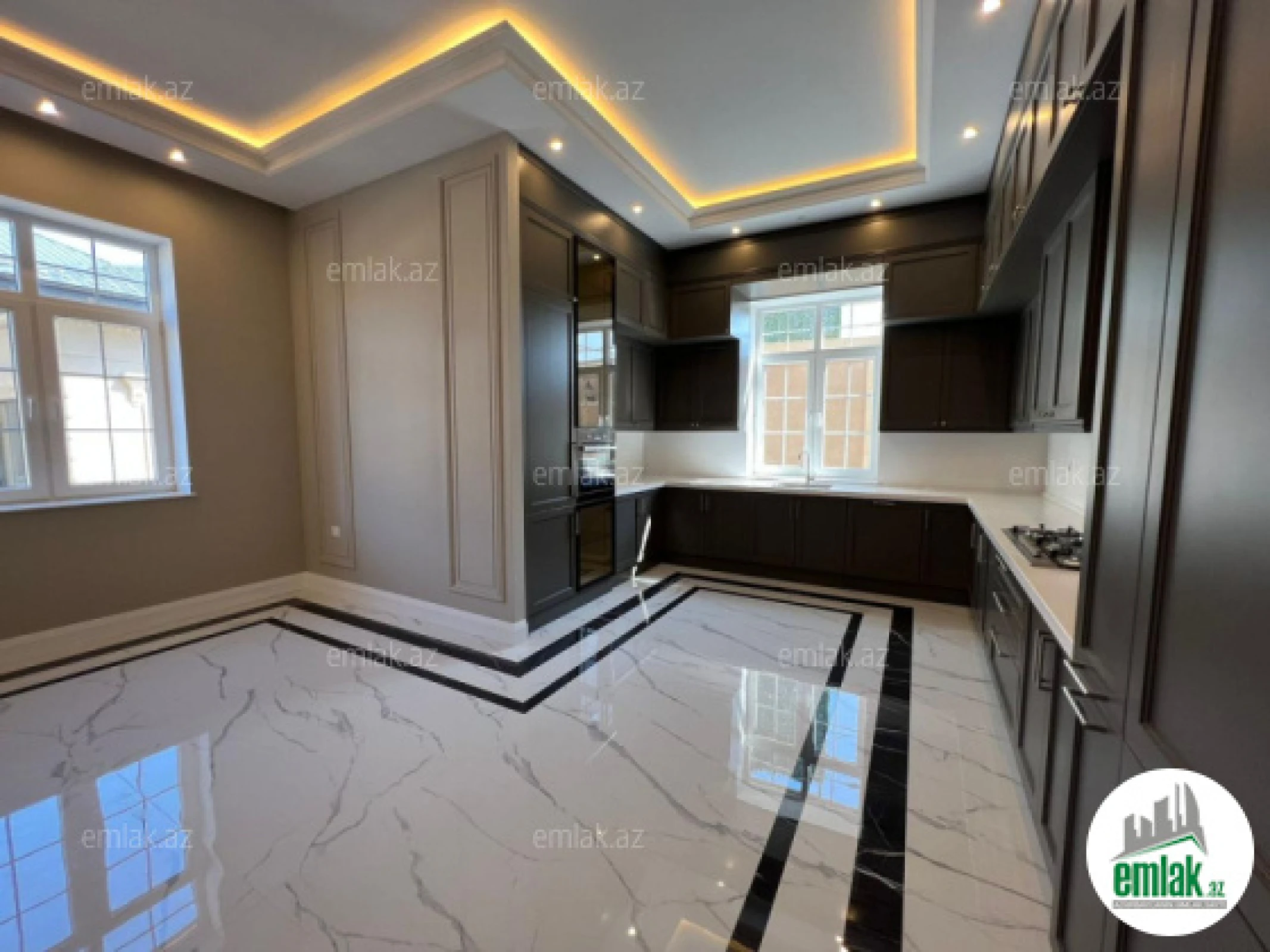 Satılır 6 otaqlı mənzil 450 m²
