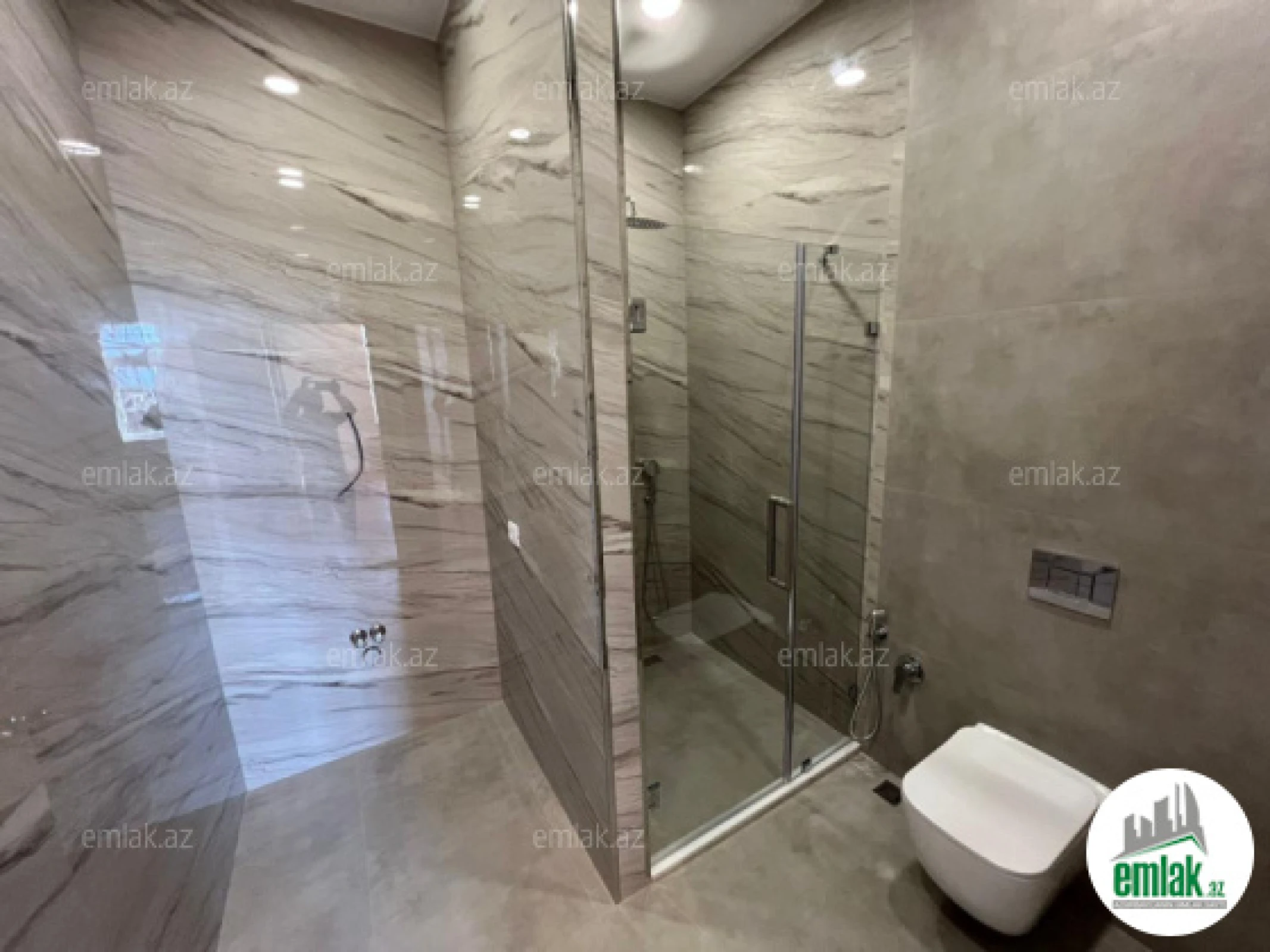 Satılır 6 otaqlı mənzil 450 m²