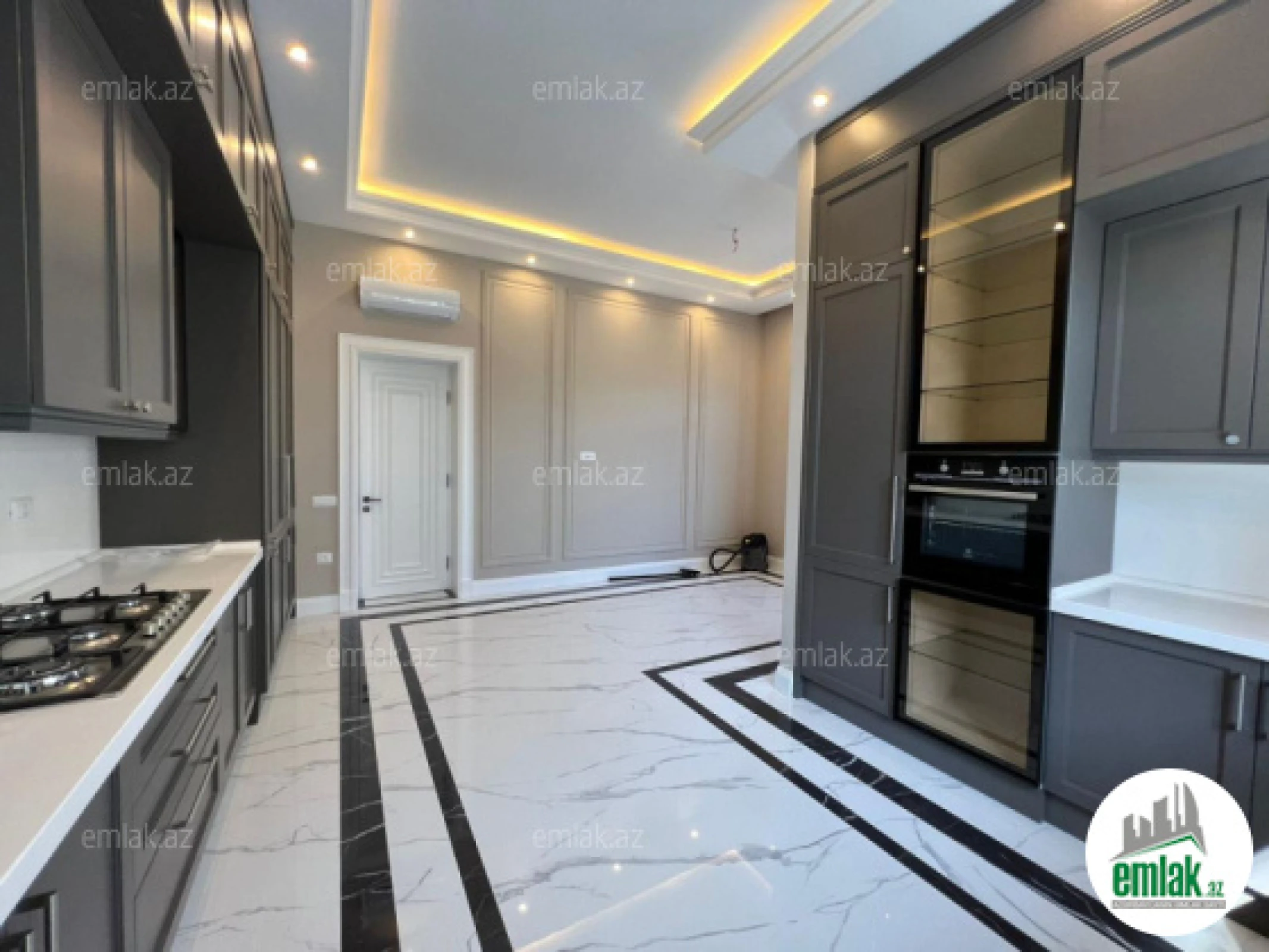 Satılır 6 otaqlı mənzil 450 m²