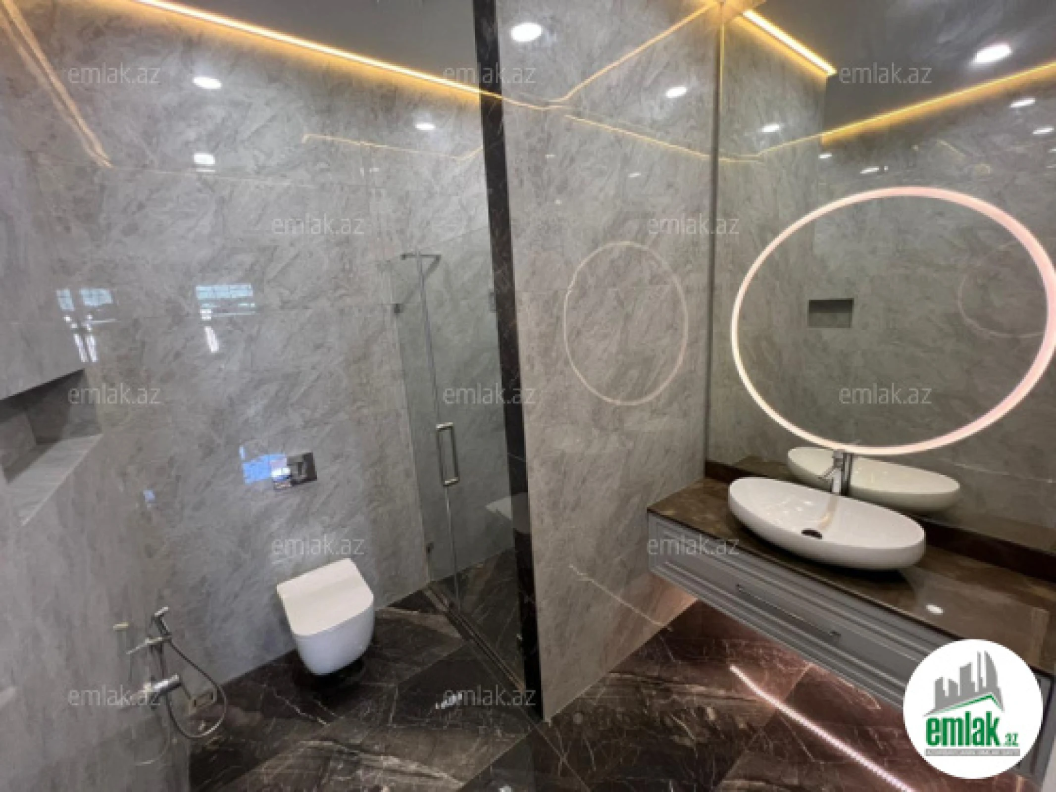 Satılır 6 otaqlı mənzil 450 m²