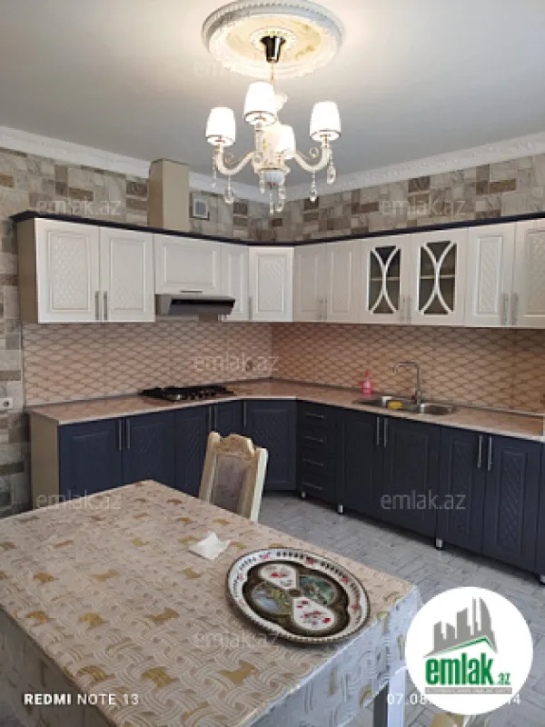 Satılır 5 otaqlı mənzil 250 m²