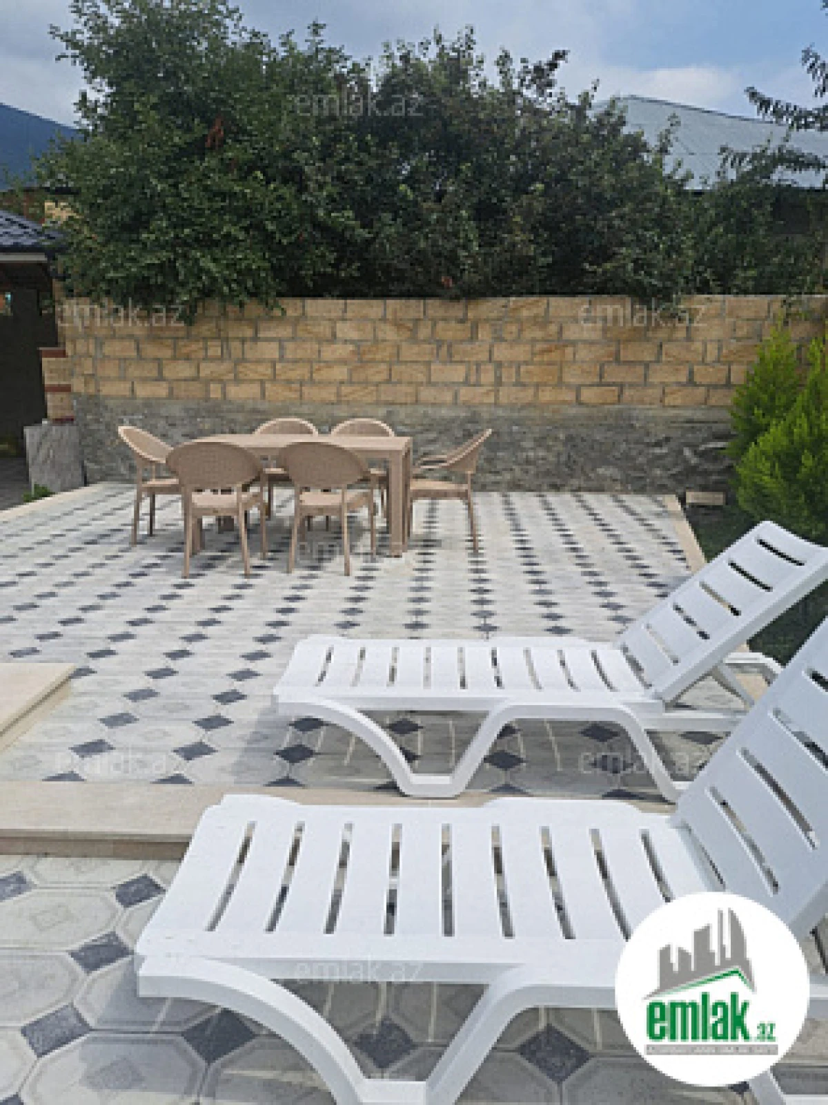 Satılır 5 otaqlı mənzil 250 m²