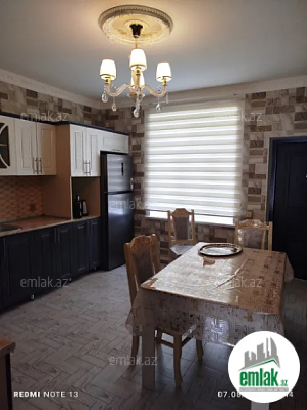 Satılır 5 otaqlı mənzil 250 m²