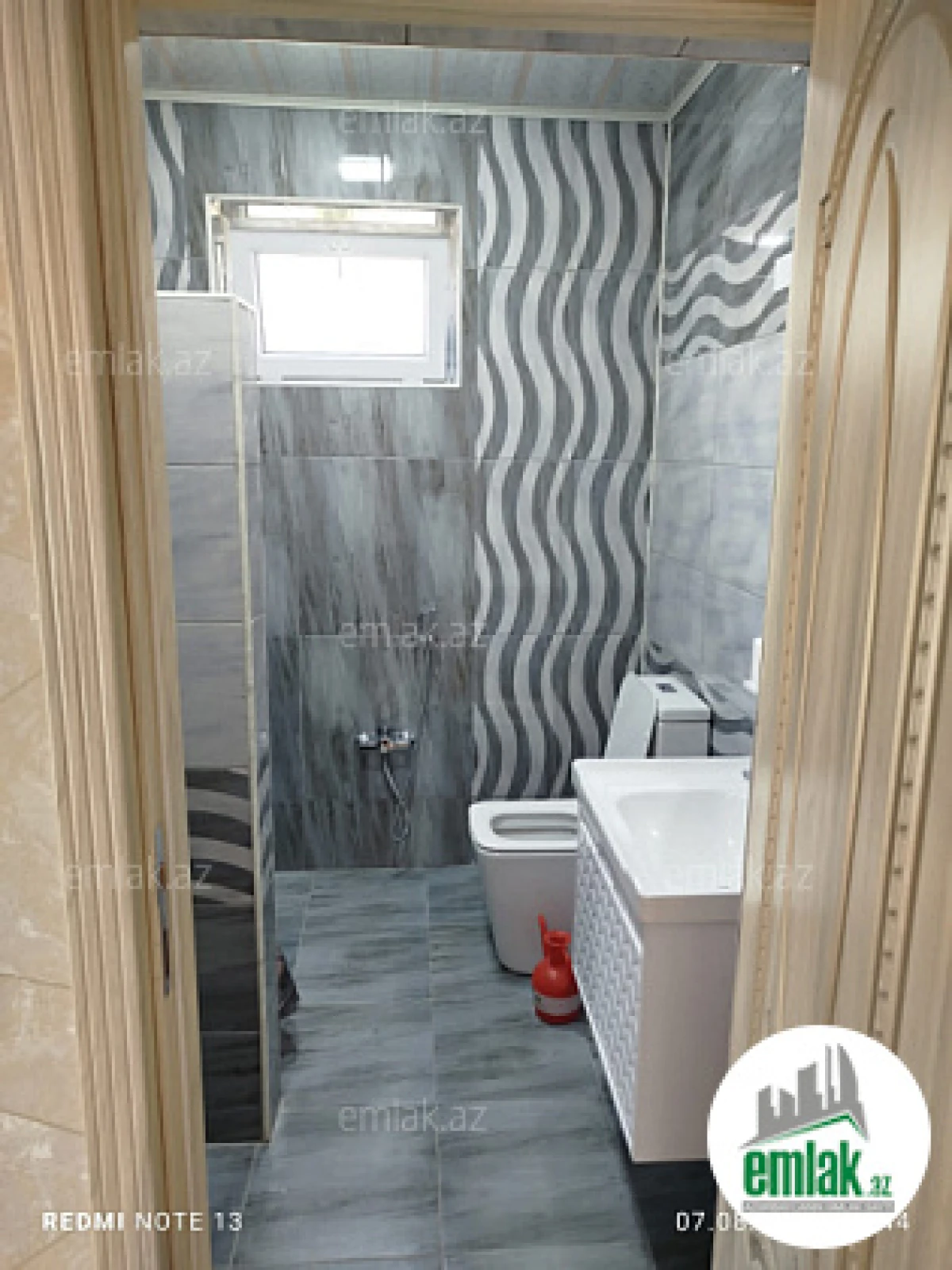 Satılır 5 otaqlı mənzil 250 m²