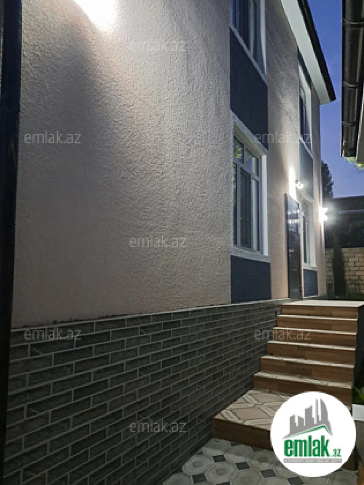 Satılır 5 otaqlı mənzil 250 m²