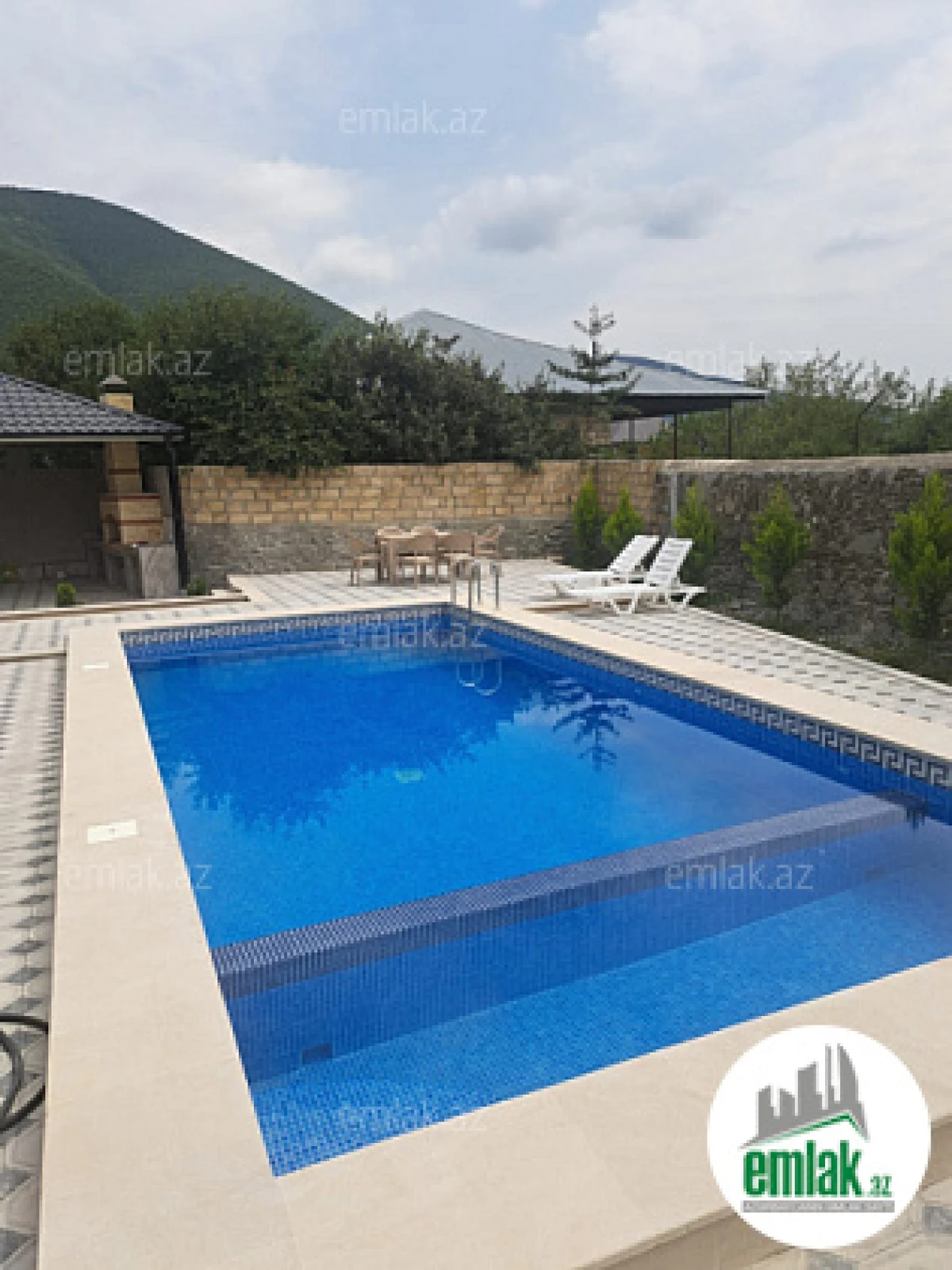 Satılır 5 otaqlı mənzil 250 m²