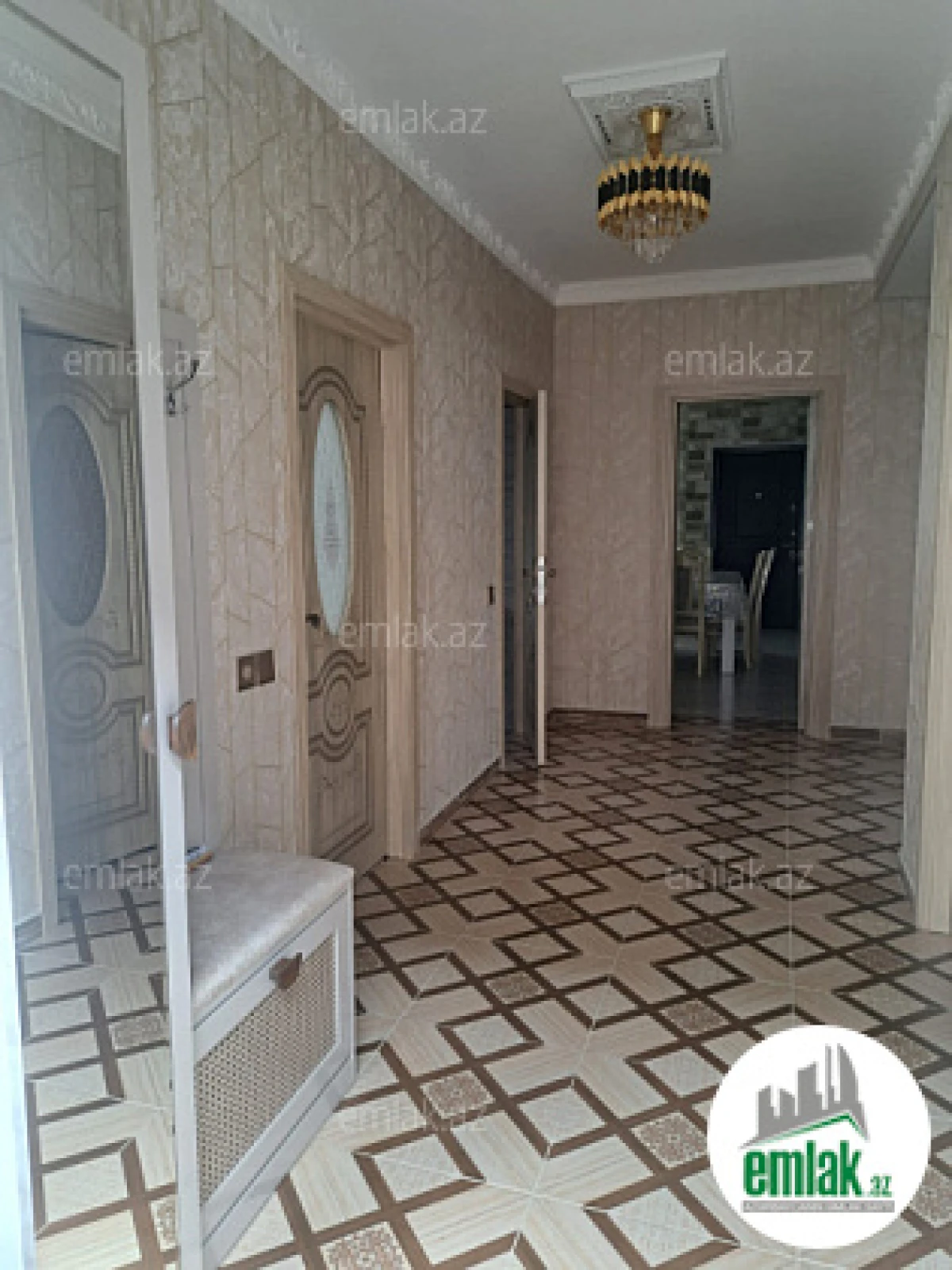 Satılır 5 otaqlı mənzil 250 m²