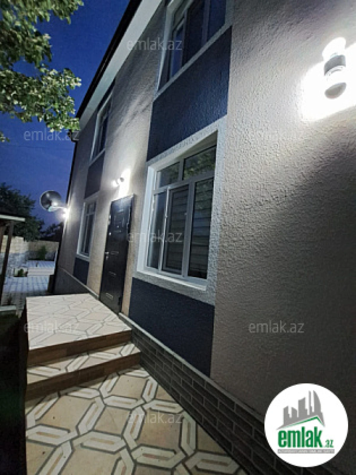 Satılır 5 otaqlı mənzil 250 m²