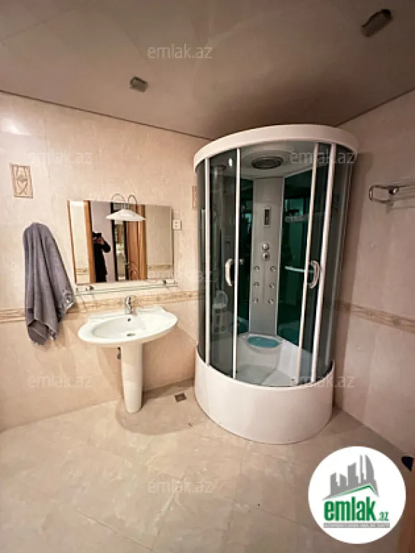 Satılır 3 otaqlı yeni tikili 135 m²