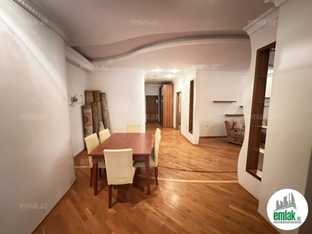 Satılır 3 otaqlı yeni tikili 135 m²