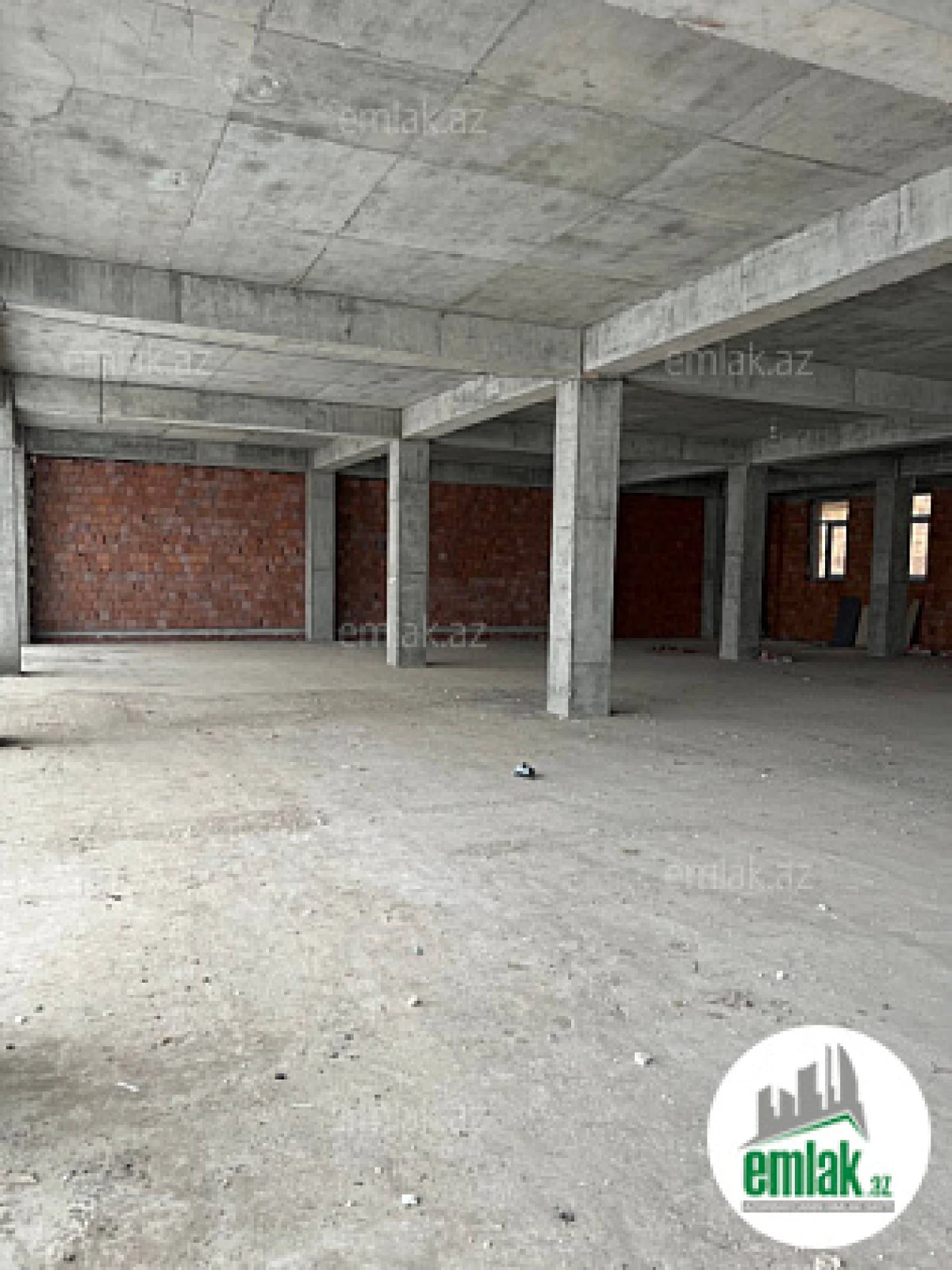 Satılır 1 otaqlı obyekt 300 m²