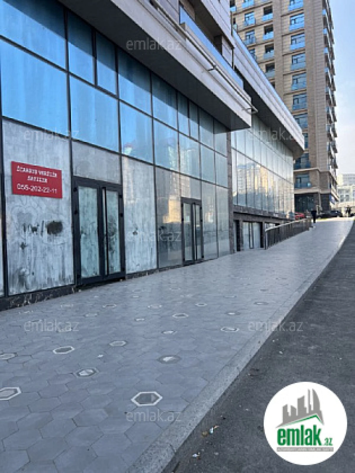 Satılır 1 otaqlı obyekt 300 m²