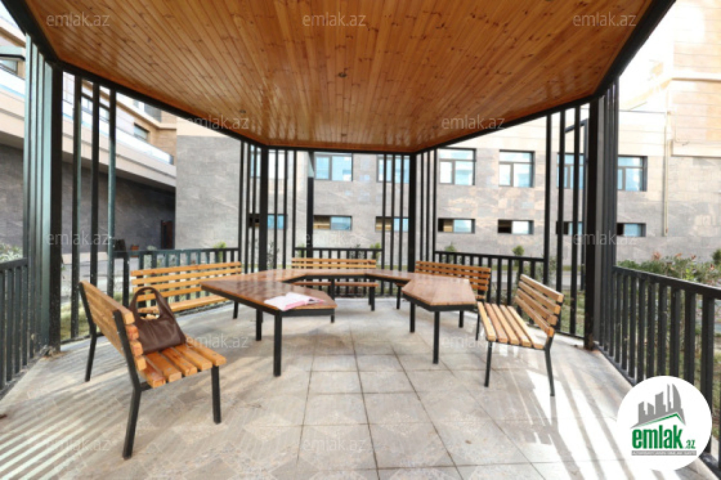 Satılır 1 otaqlı obyekt 300 m²